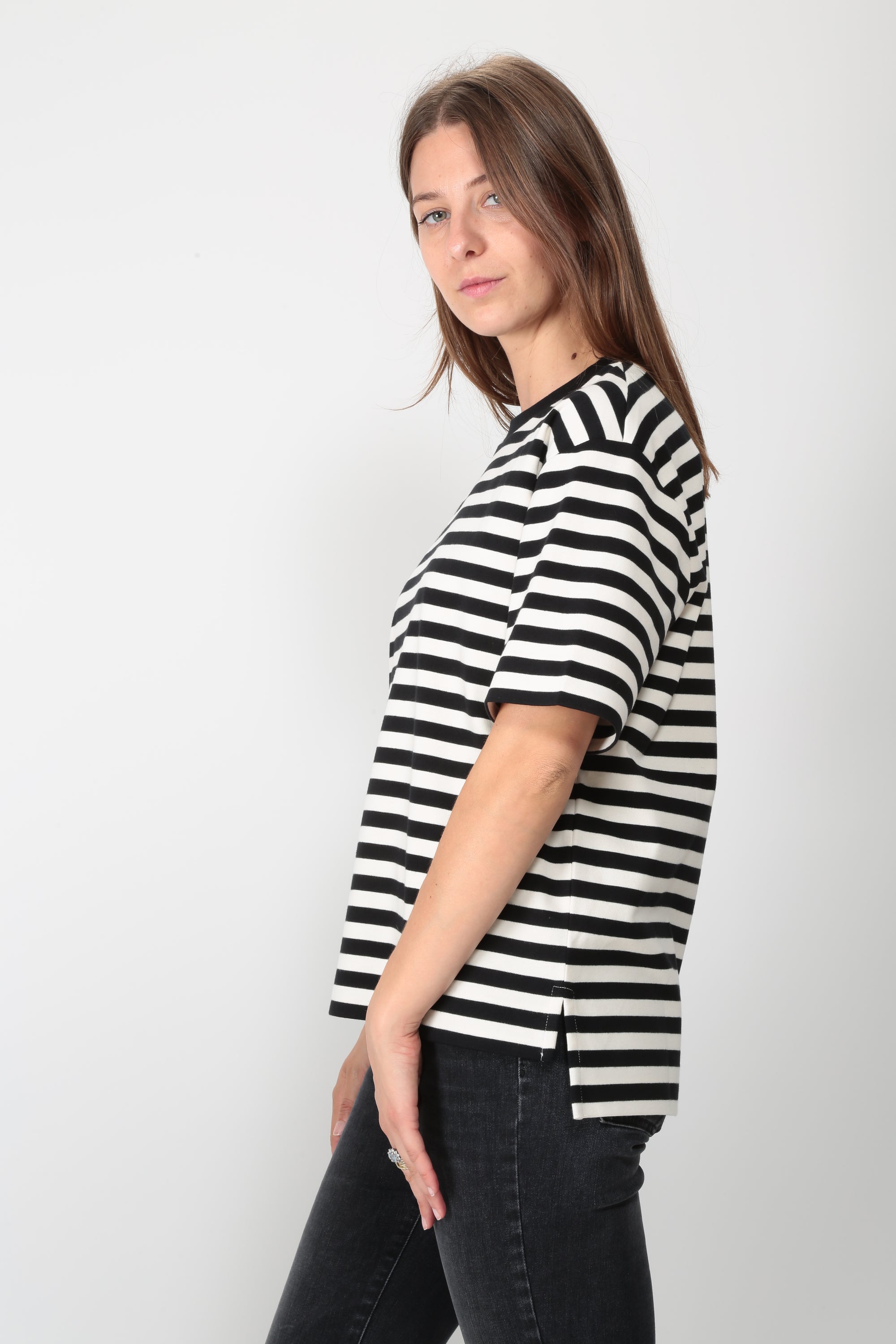 https://admin.shopify.com/store/gulieshop/products/16314026754397#:~:text=https%3A//www.gulieshop.it%20%E2%80%BA%20products%20%E2%80%BA%20maxmara%2Dweekend%2Dt%2Dshirt%2Dwkdmultid
