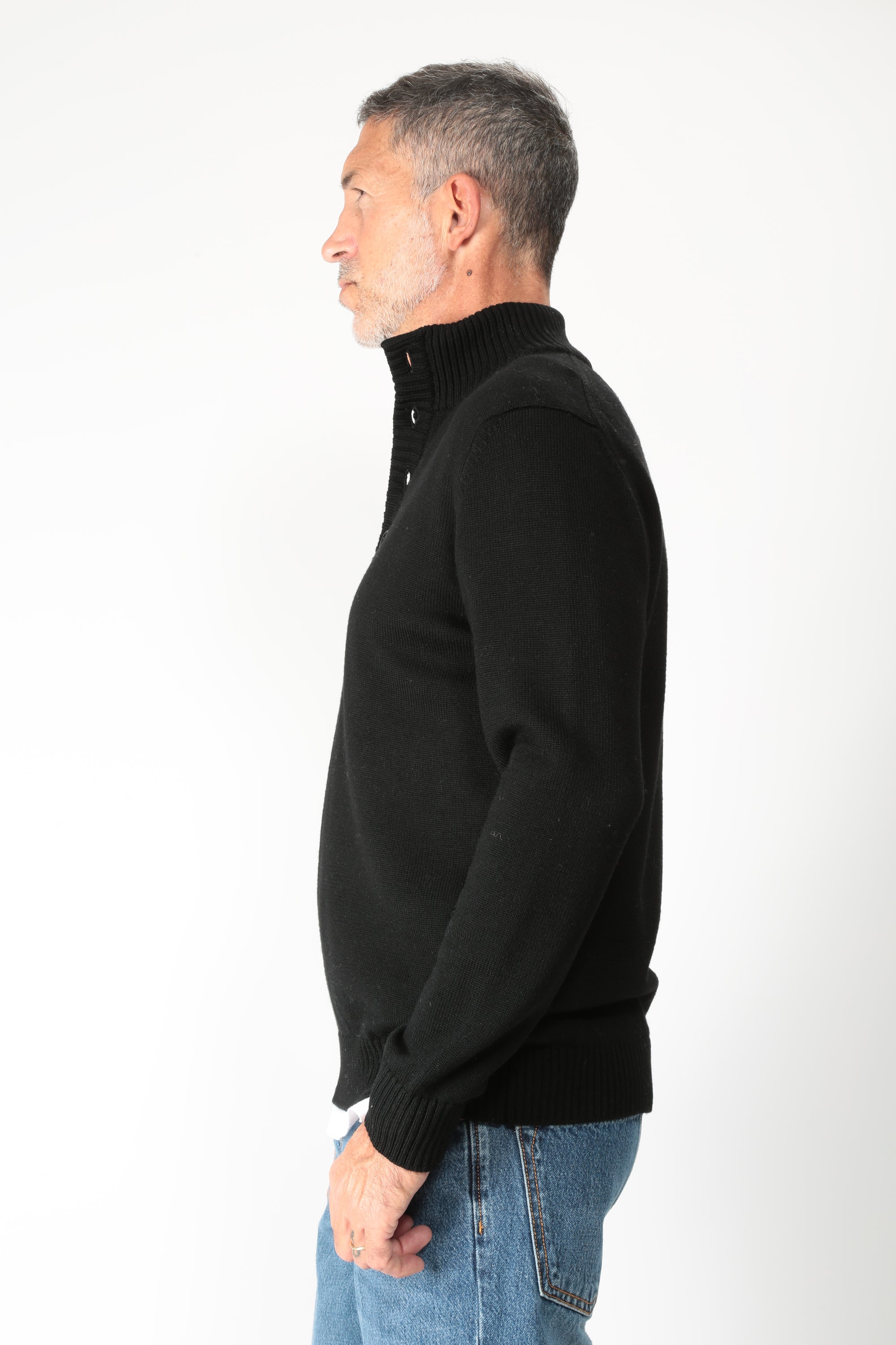 https://www.gulieshop.it › products › diktat-maglia-con-bottoni-dk97103