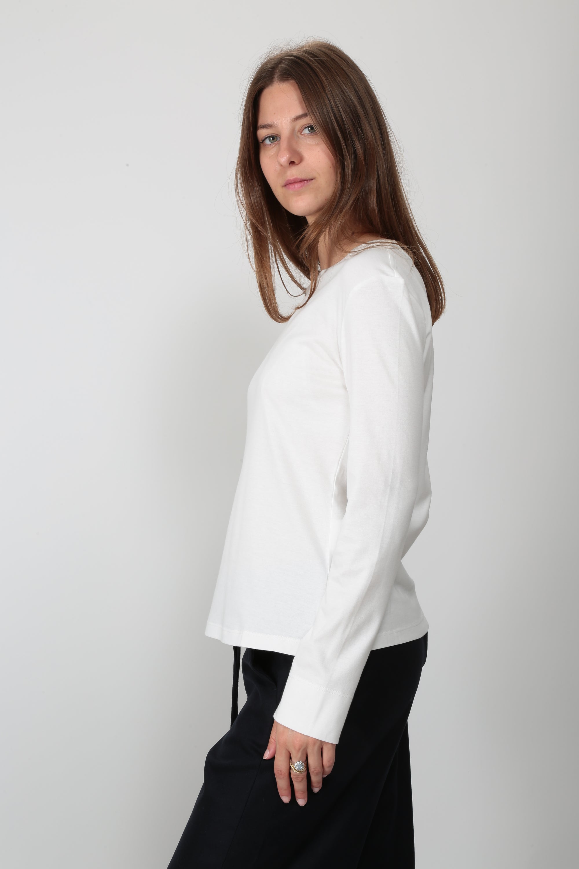 https://admin.shopify.com/store/gulieshop/products/16409289195869#:~:text=https%3A//www.gulieshop.it%20%E2%80%BA%20products%20%E2%80%BA%20s%2Dmaxmara%2Dt%2Dshirt%2Da%2Dmaniche%2Dlunghe%2Dsmmfumetto