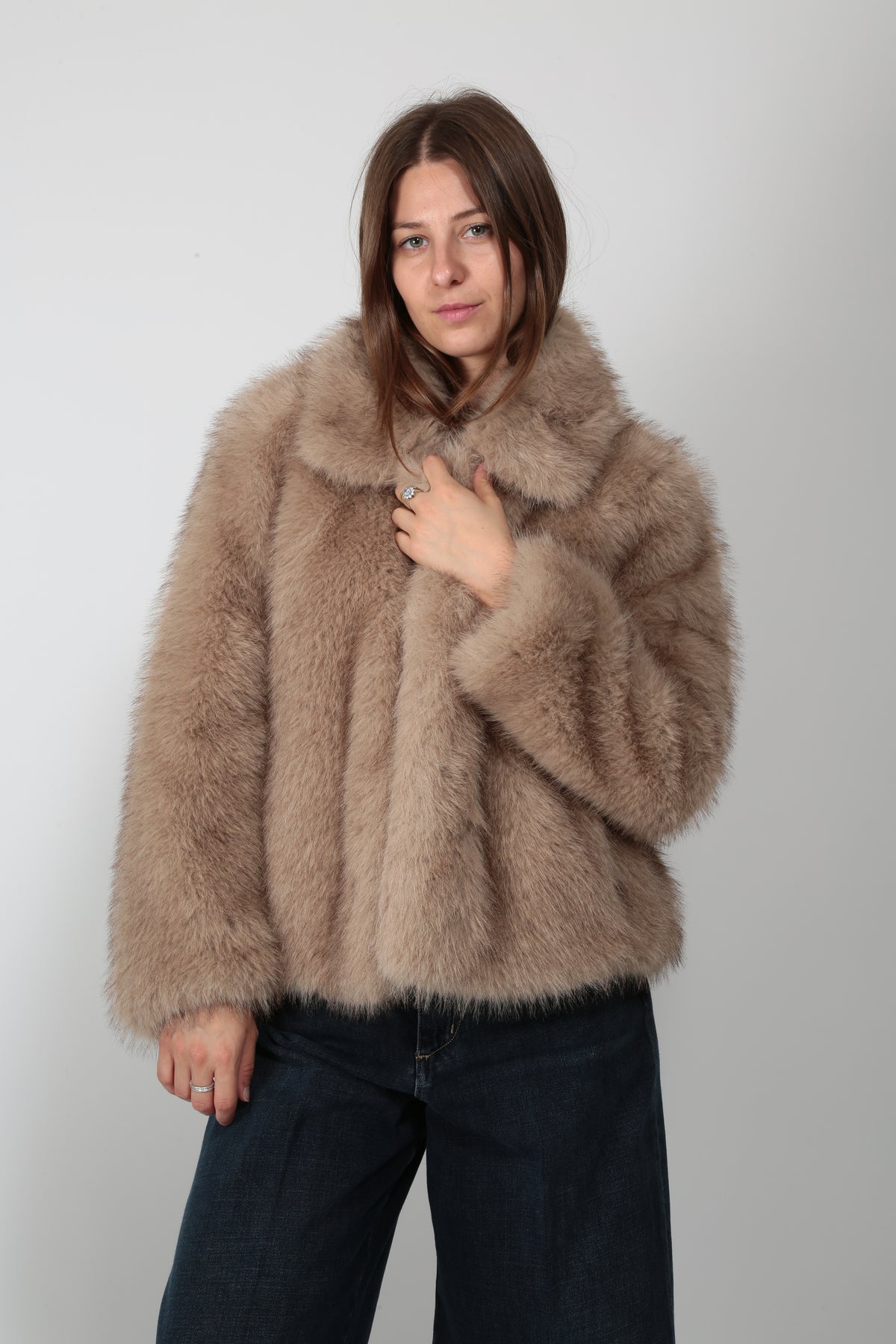 https://admin.shopify.com/store/gulieshop/products/16409288999261#:~:text=https%3A//www.gulieshop.it%20%E2%80%BA%20products%20%E2%80%BA%20s%2Dmaxmara%2Decopelliccia%2Dcorta%2Dsmmalce