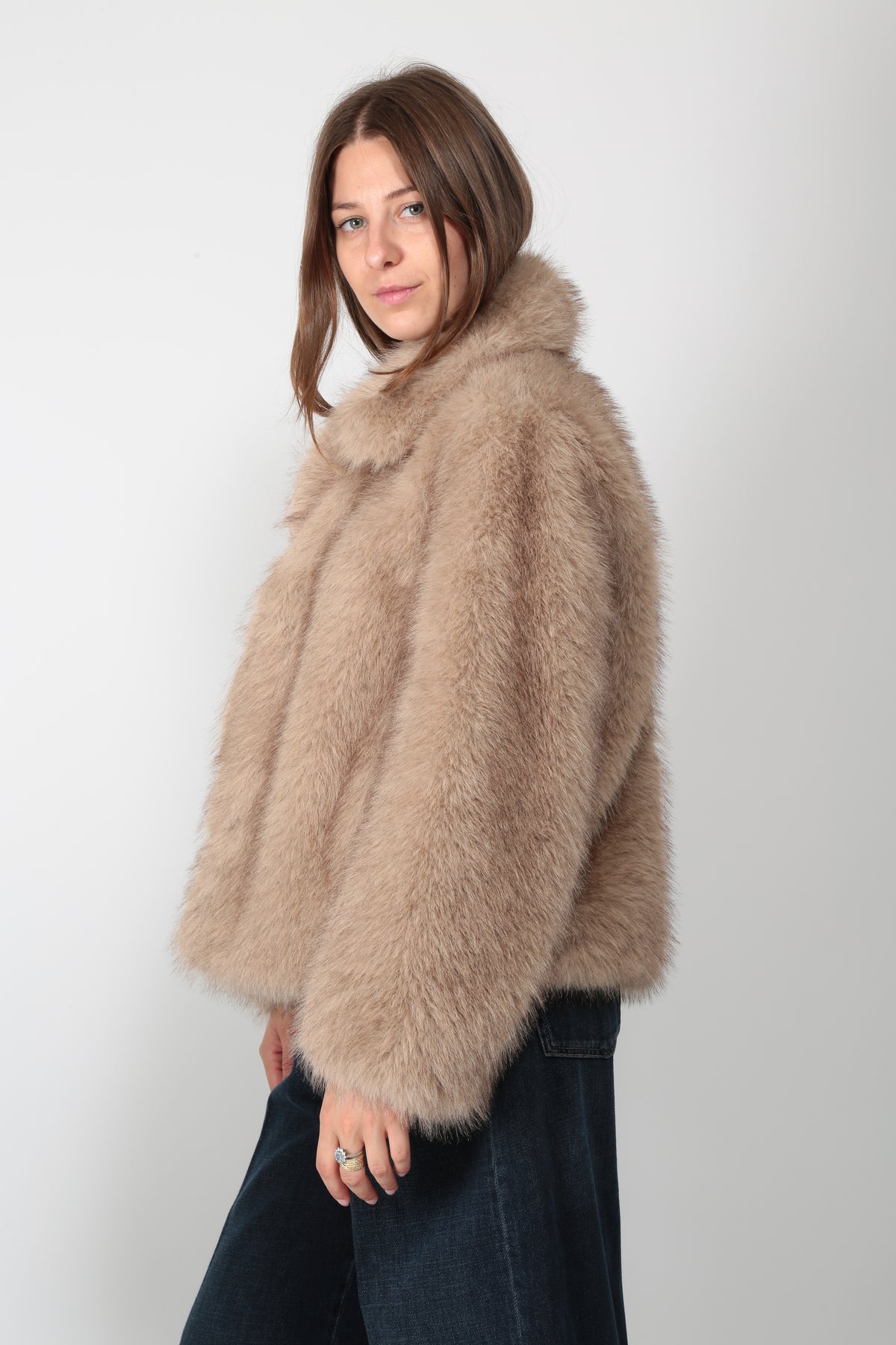 https://admin.shopify.com/store/gulieshop/products/16409288999261#:~:text=https%3A//www.gulieshop.it%20%E2%80%BA%20products%20%E2%80%BA%20s%2Dmaxmara%2Decopelliccia%2Dcorta%2Dsmmalce