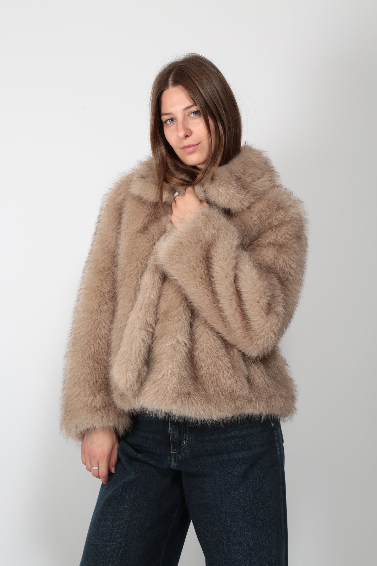 https://admin.shopify.com/store/gulieshop/products/16409288999261#:~:text=https%3A//www.gulieshop.it%20%E2%80%BA%20products%20%E2%80%BA%20s%2Dmaxmara%2Decopelliccia%2Dcorta%2Dsmmalce