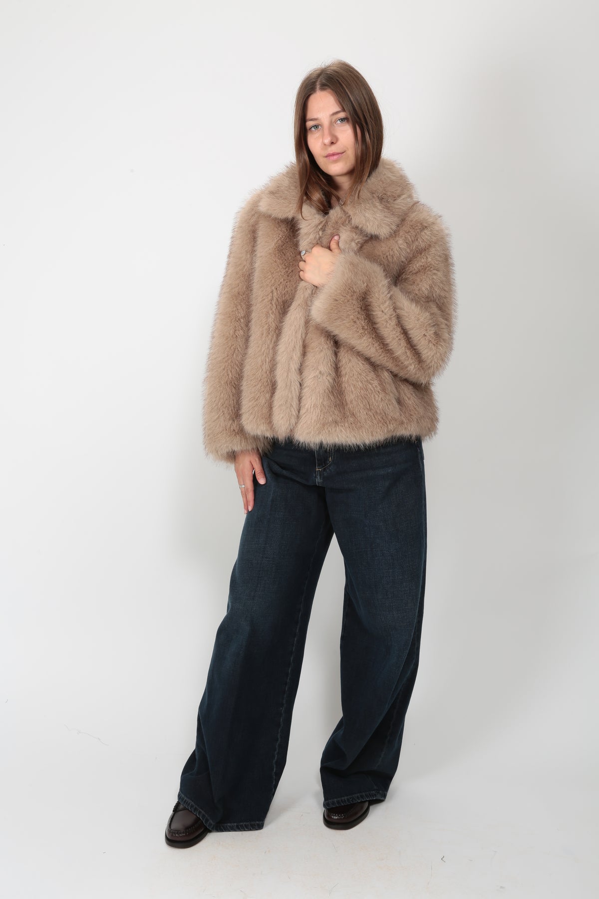 https://admin.shopify.com/store/gulieshop/products/16409288999261#:~:text=https%3A//www.gulieshop.it%20%E2%80%BA%20products%20%E2%80%BA%20s%2Dmaxmara%2Decopelliccia%2Dcorta%2Dsmmalce