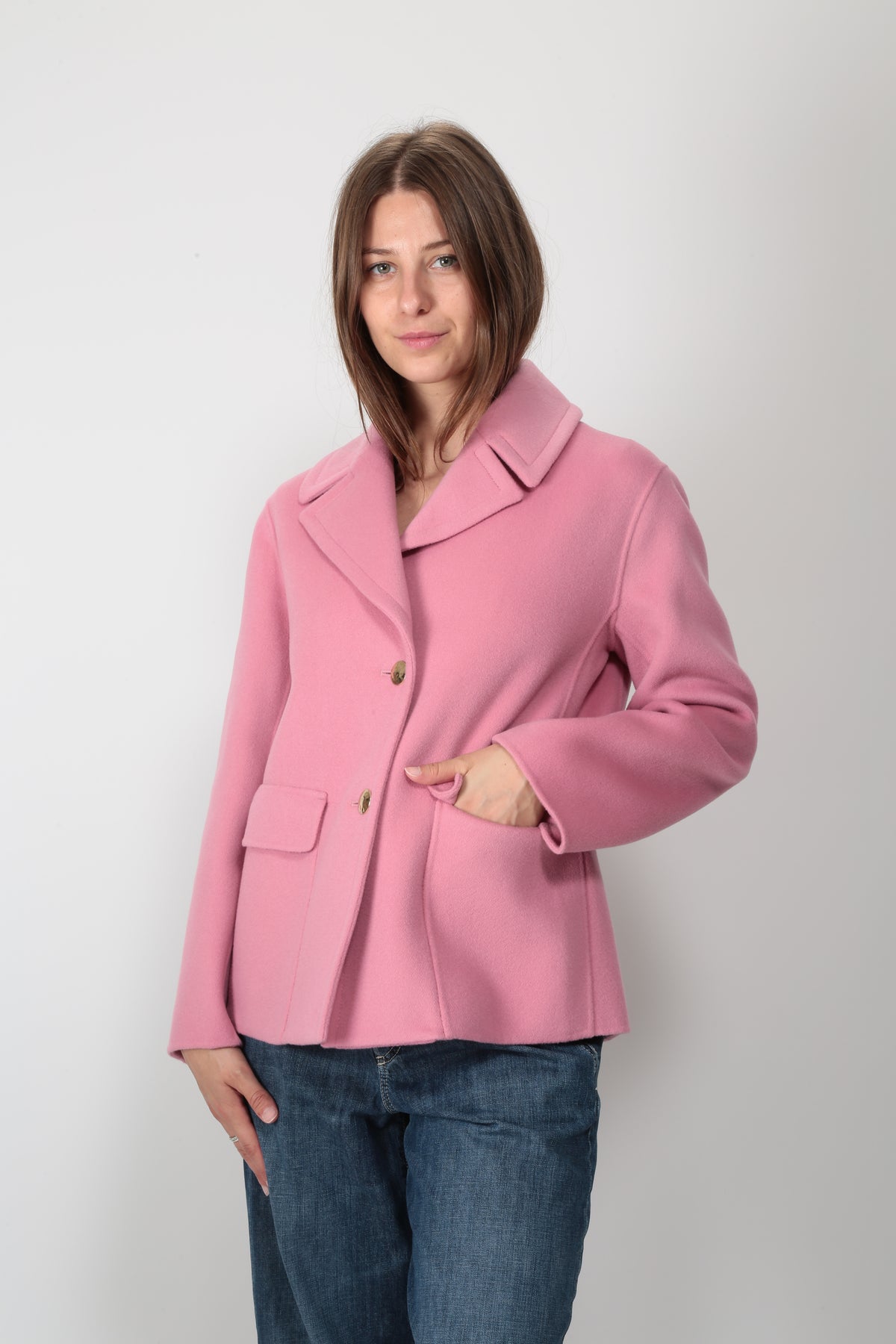 https://admin.shopify.com/store/gulieshop/products/16409288474973#:~:text=https%3A//www.gulieshop.it%20%E2%80%BA%20products%20%E2%80%BA%20s%2Dmaxmara%2Dgiacca%2Dcorta%2Din%2Dpura%2Dlana%2Dsmmsissy