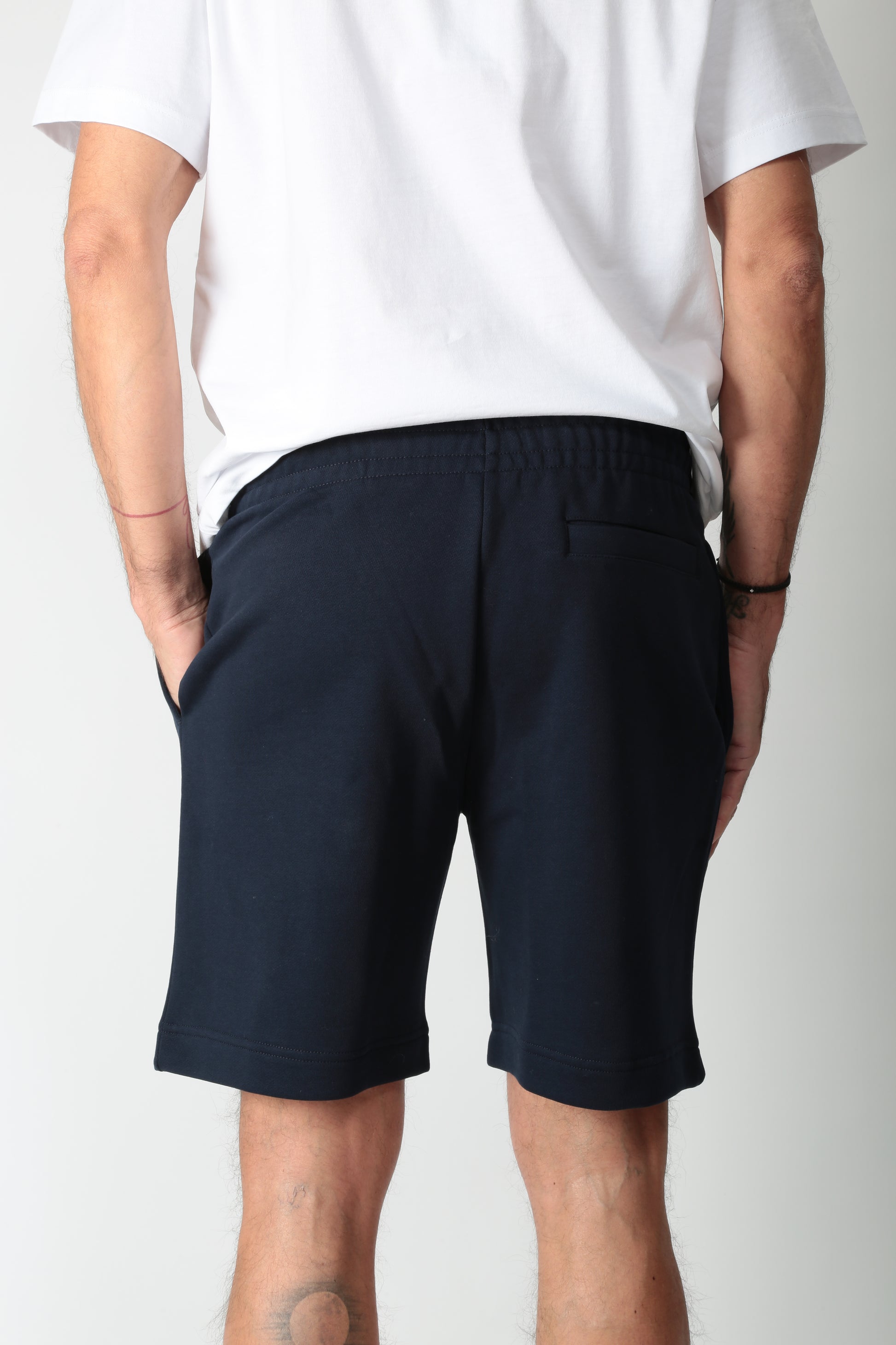 https://admin.shopify.com/store/gulieshop/products/15095558373725#:~:text=https%3A//www.gulieshop.it%20%E2%80%BA%20products%20%E2%80%BA%20lacoste%2Dbermuda%2Din%2Dfelpa%2Dgh9800%2D1