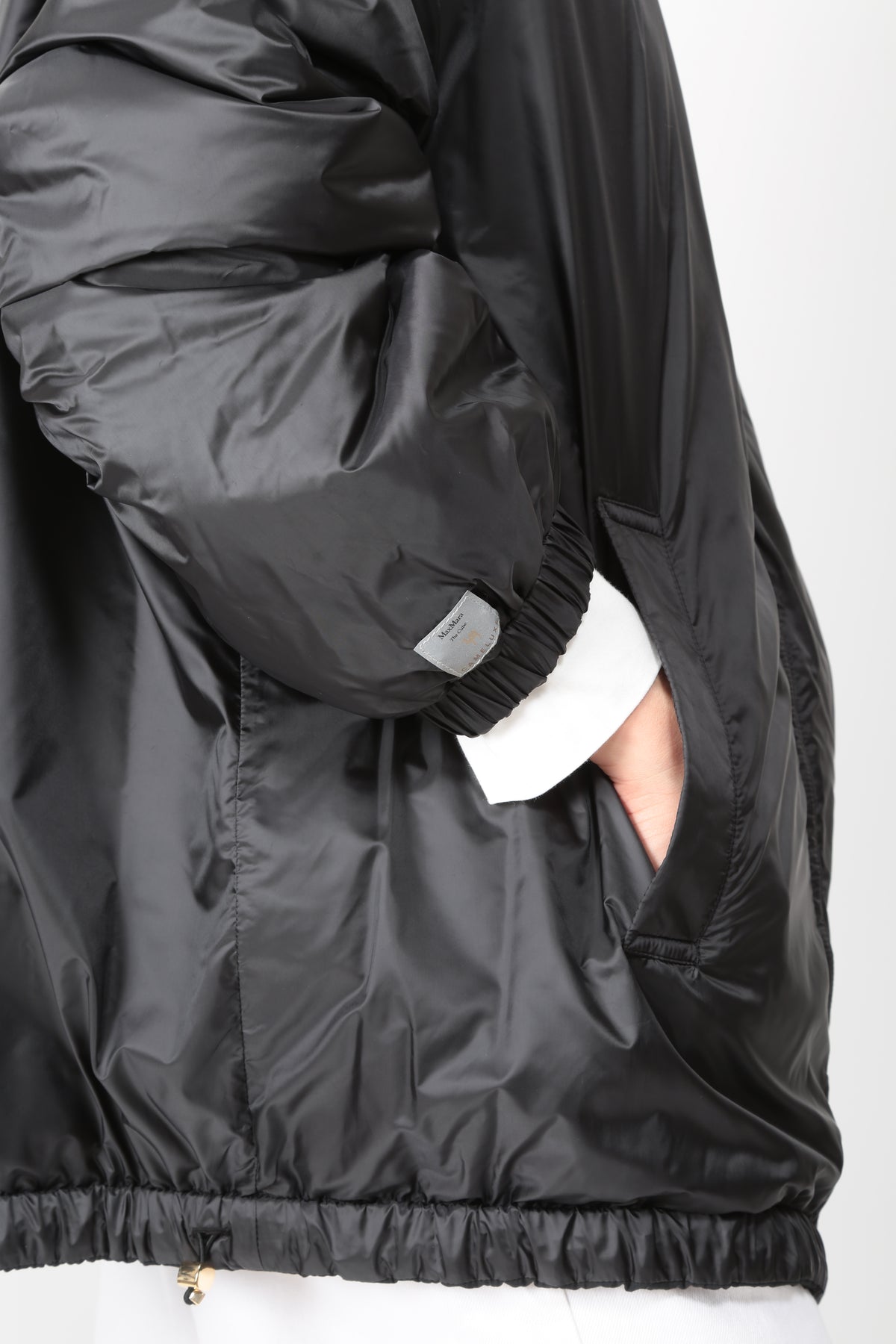 https://www.gulieshop.it/products/maxmara-the-cube-bomber-imbottito-reversibile-mtcclaudia