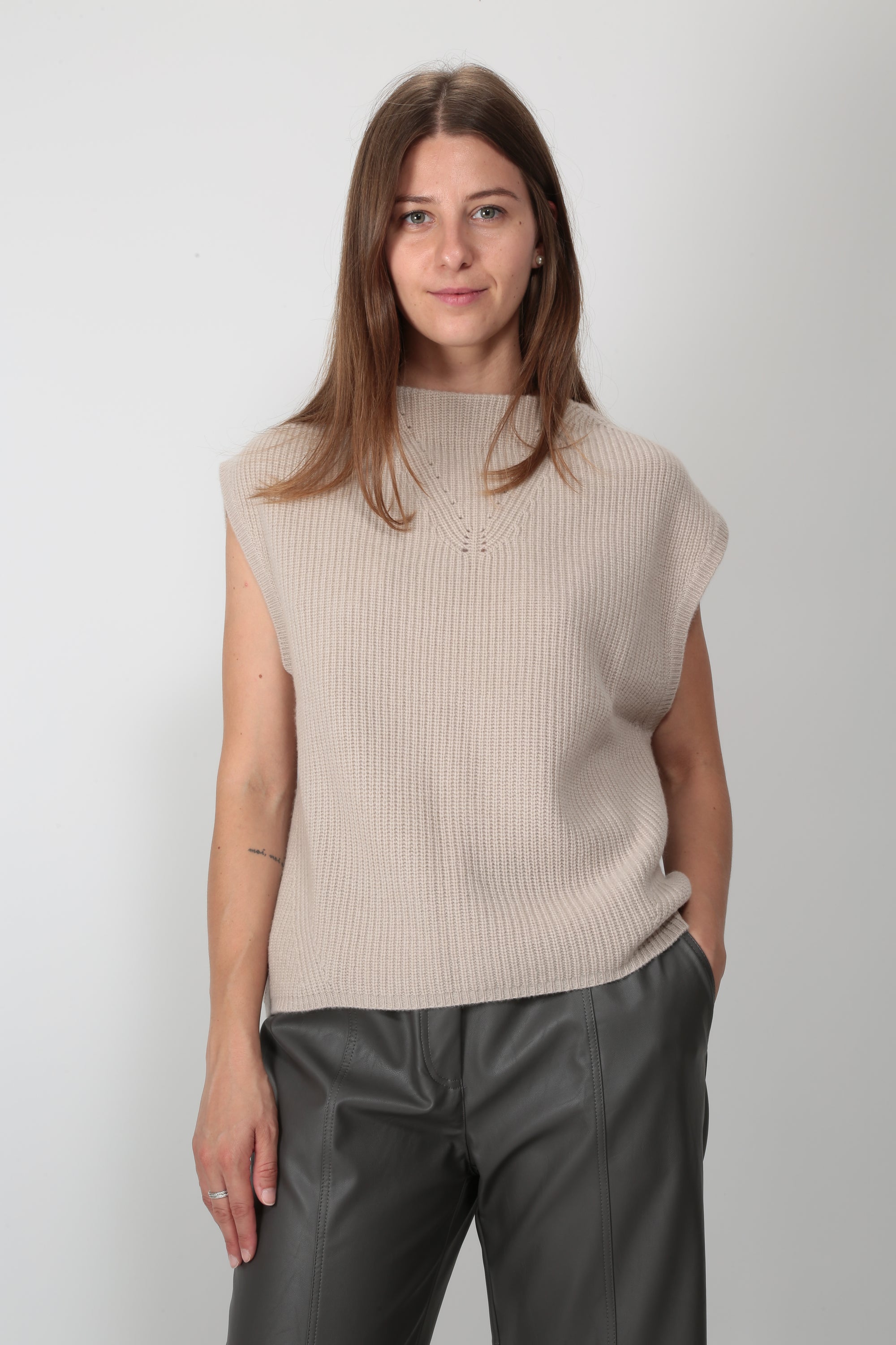 https://admin.shopify.com/store/gulieshop/products/16448377749853
