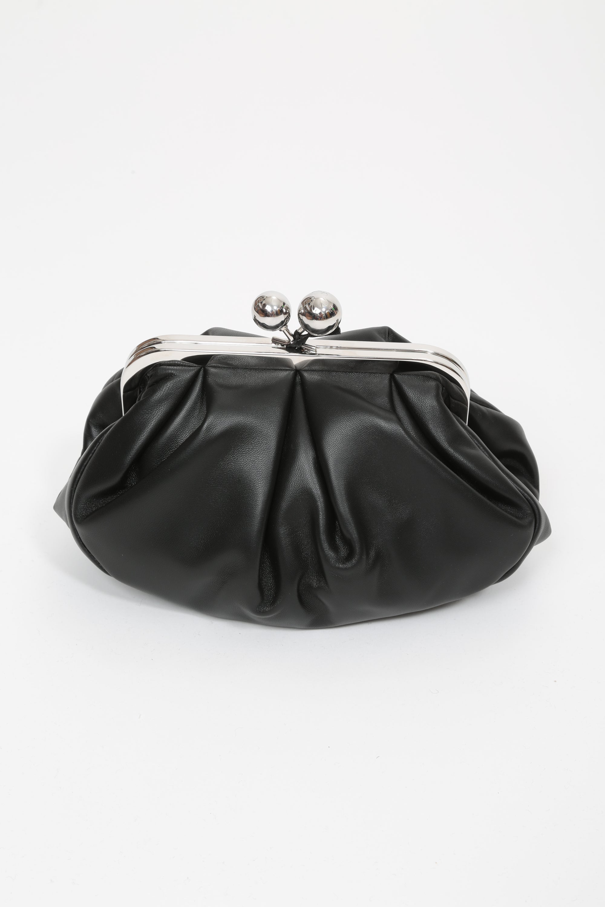 https://admin.shopify.com/store/gulieshop/products/16314031767901#:~:text=https%3A//www.gulieshop.it%20%E2%80%BA%20products%20%E2%80%BA%20maxmara%2Dweekend%2Dpaticcino%2Dbag%2Dsmall%2Dprati
