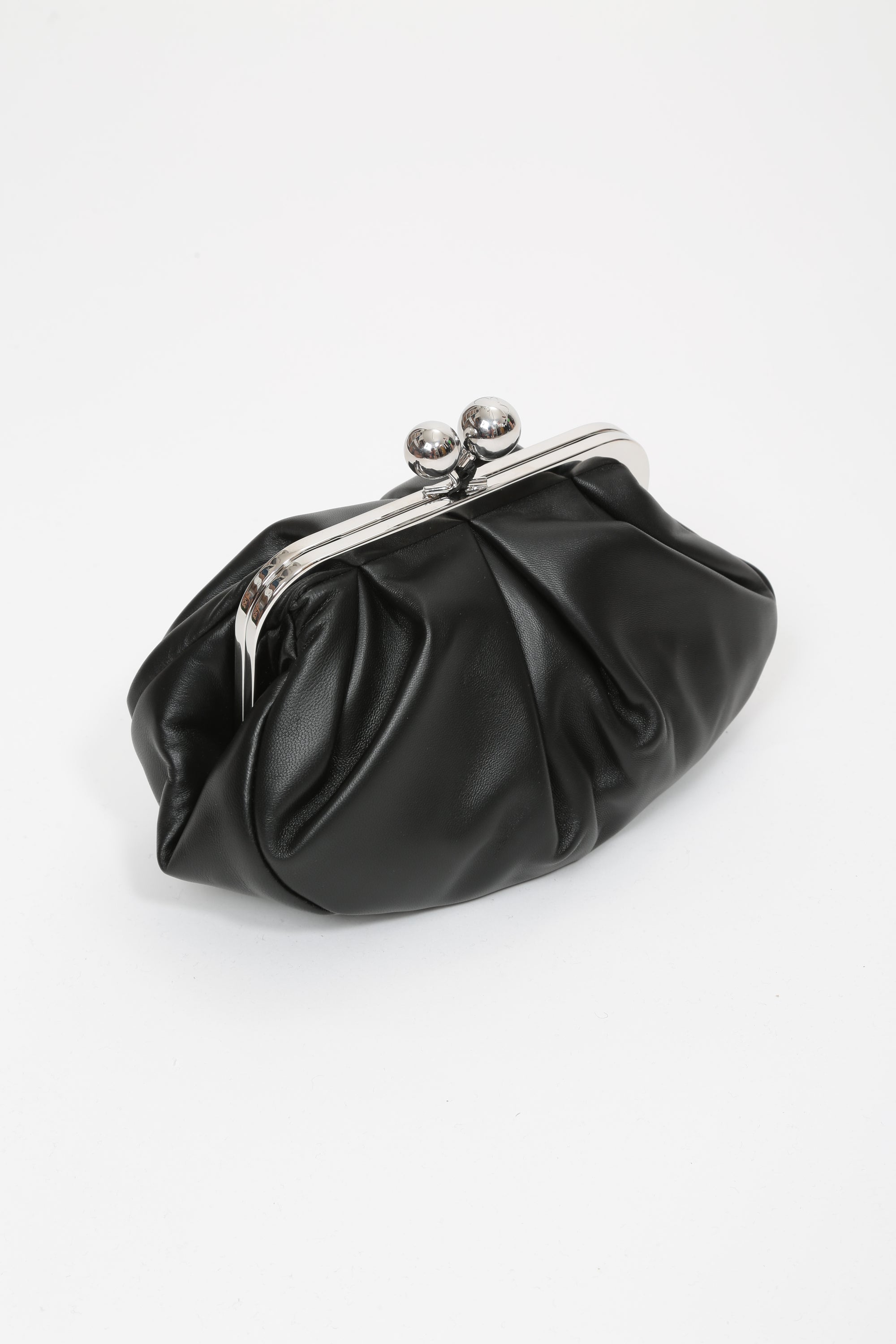 https://admin.shopify.com/store/gulieshop/products/16314031767901#:~:text=https%3A//www.gulieshop.it%20%E2%80%BA%20products%20%E2%80%BA%20maxmara%2Dweekend%2Dpaticcino%2Dbag%2Dsmall%2Dprati