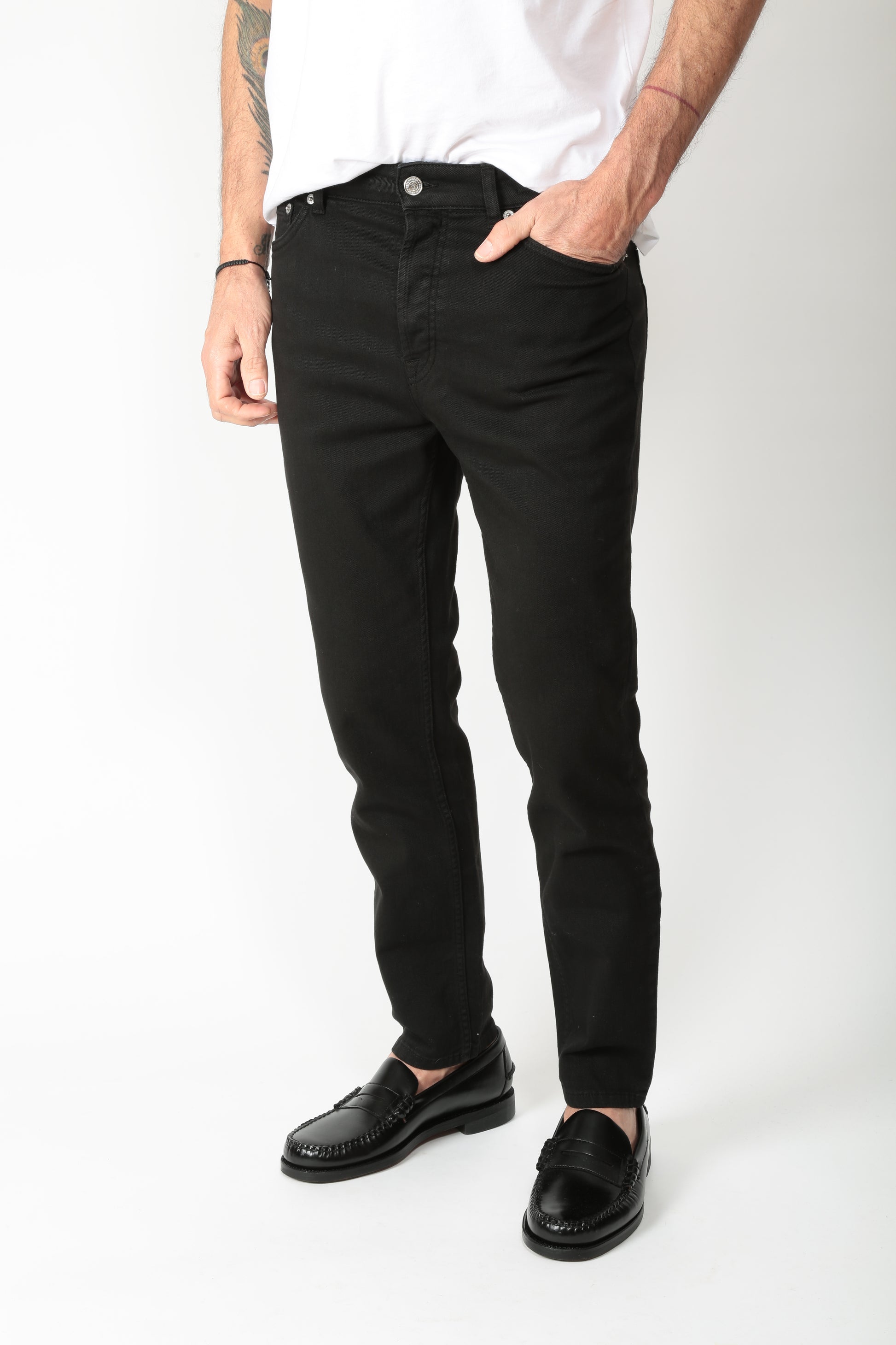 https://admin.shopify.com/store/gulieshop/products/15095551983965#:~:text=https%3A//www.gulieshop.it%20%E2%80%BA%20products%20%E2%80%BA%20department%2D5%2Djeans%2Ddrake%2Dslim%2Dcrop%2Dup51750d1ds0004376