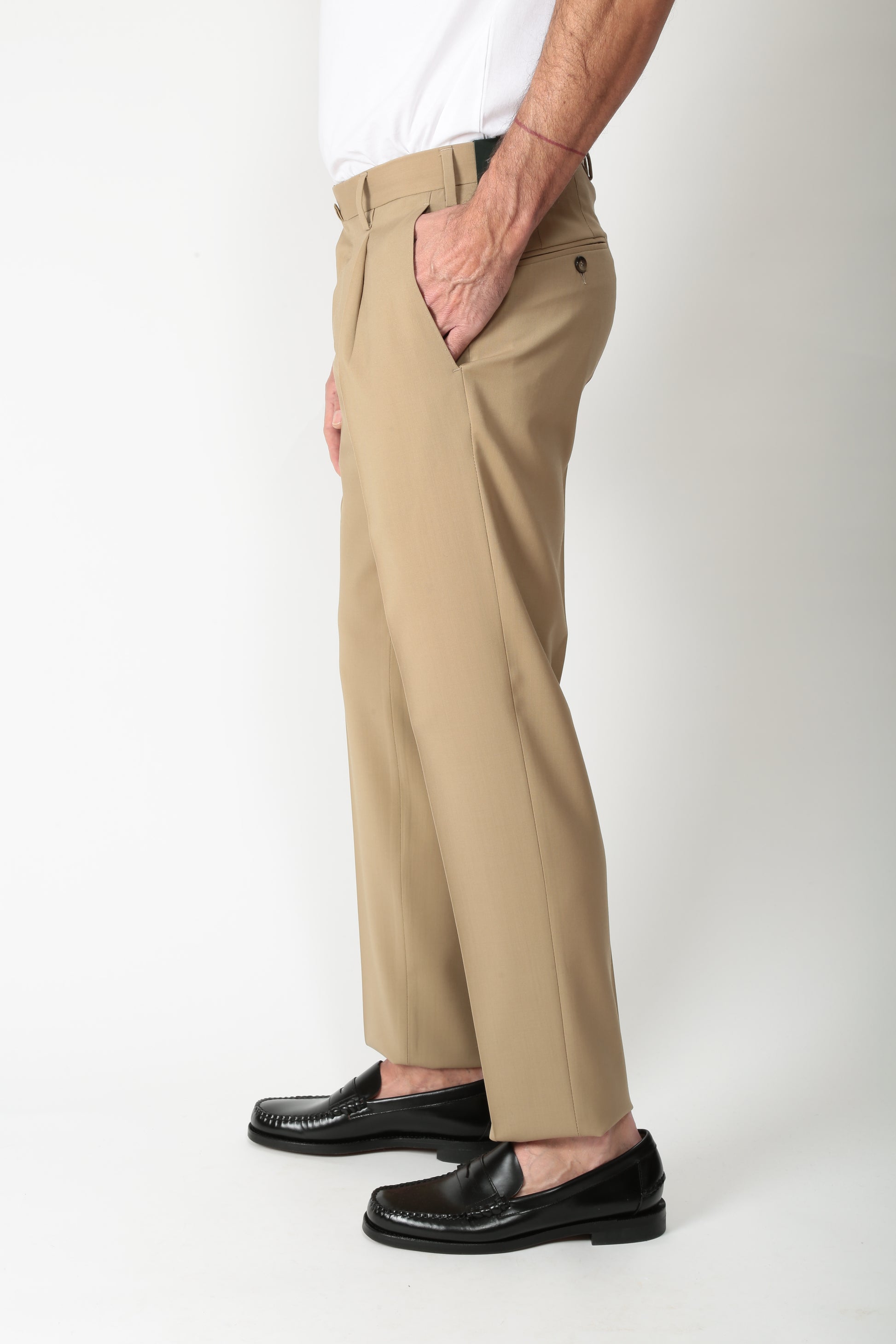 https://admin.shopify.com/store/gulieshop/products/15124574241117#:~:text=https%3A//www.gulieshop.it%20%E2%80%BA%20products%20%E2%80%BA%20lubiam%2Dpantalone%2Din%2Dfresco%2Ddi%2Dlana%2D54244%2D3%2D8441