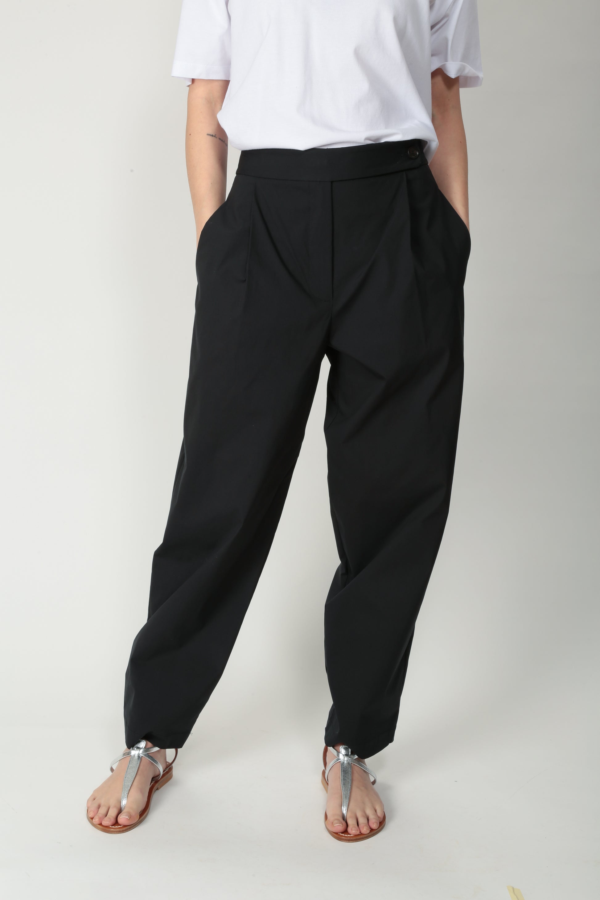 https://admin.shopify.com/store/gulieshop/products/15154415796573#:~:text=https%3A//www.gulieshop.it%20%E2%80%BA%20products%20%E2%80%BA%20l%2Dconti%2Dpantalone%2Dtecnico%2Df4sk36