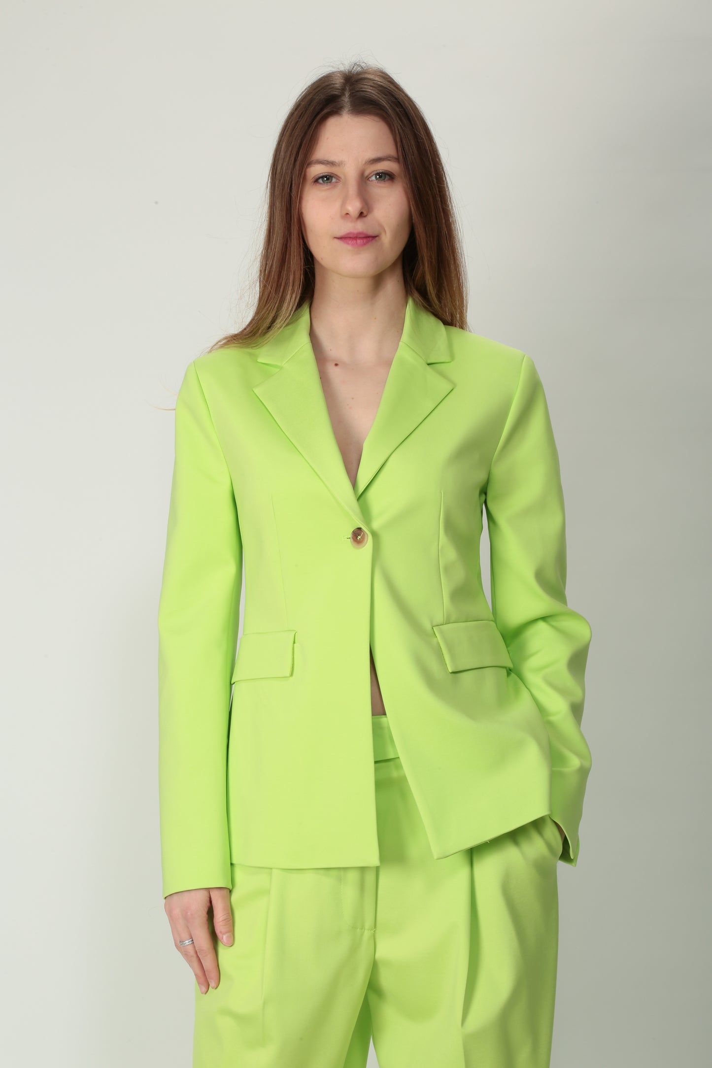 https://admin.shopify.com/store/gulieshop/products/15154416255325#:~:text=https%3A//www.gulieshop.it%20%E2%80%BA%20products%20%E2%80%BA%20l%2Dconti%2Dgiacca%2Dmonopetto%2Df4sm35%2D1