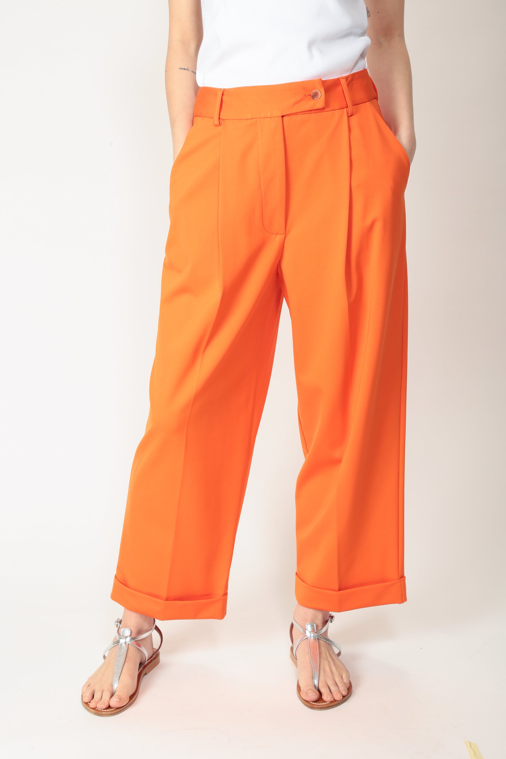 https://admin.shopify.com/store/gulieshop/products/15154416058717#:~:text=https%3A//www.gulieshop.it%20%E2%80%BA%20products%20%E2%80%BA%20l%2Dconti%2Dpantalone%2Df4sm40%2D1
