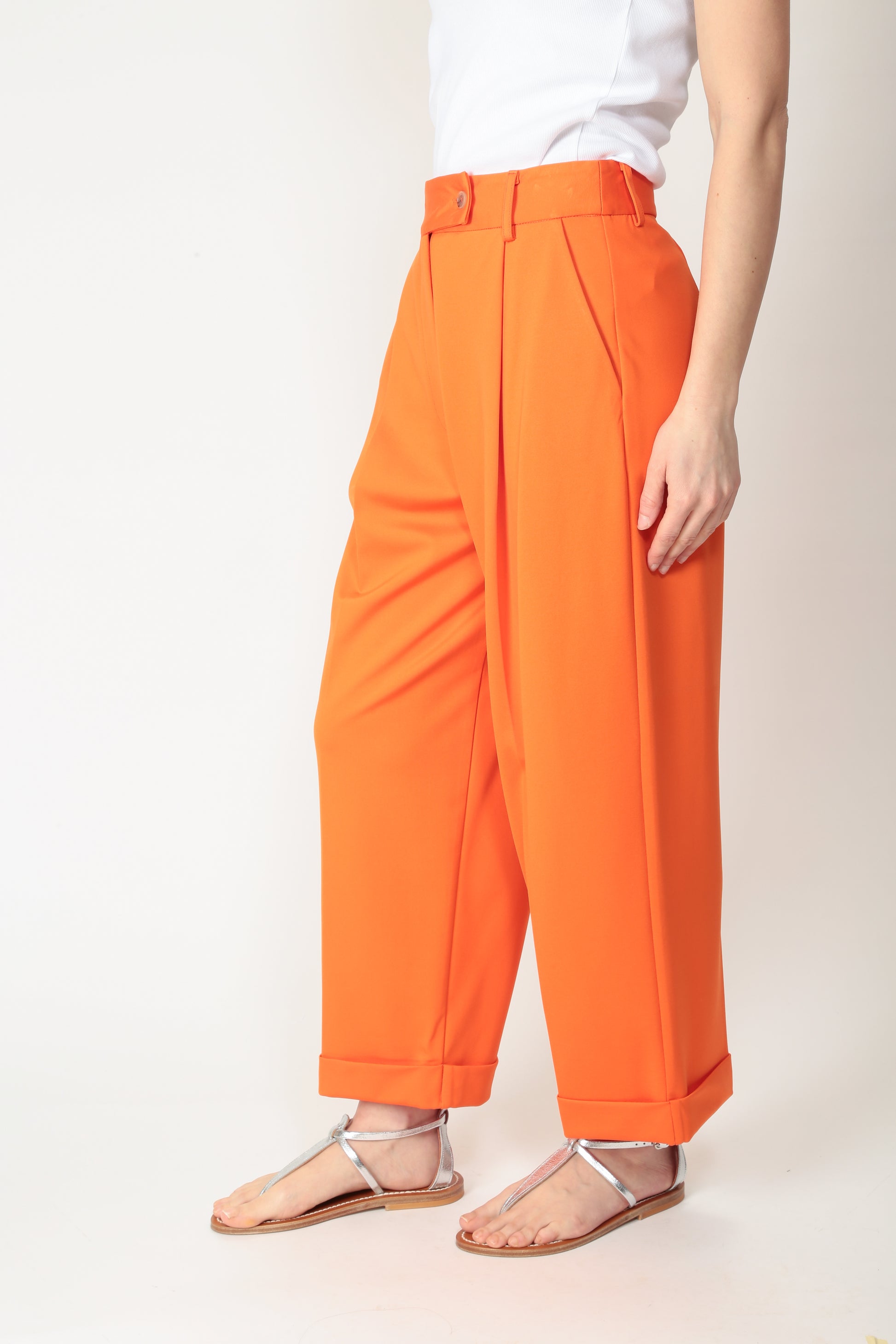 https://admin.shopify.com/store/gulieshop/products/15154416058717#:~:text=https%3A//www.gulieshop.it%20%E2%80%BA%20products%20%E2%80%BA%20l%2Dconti%2Dpantalone%2Df4sm40%2D1