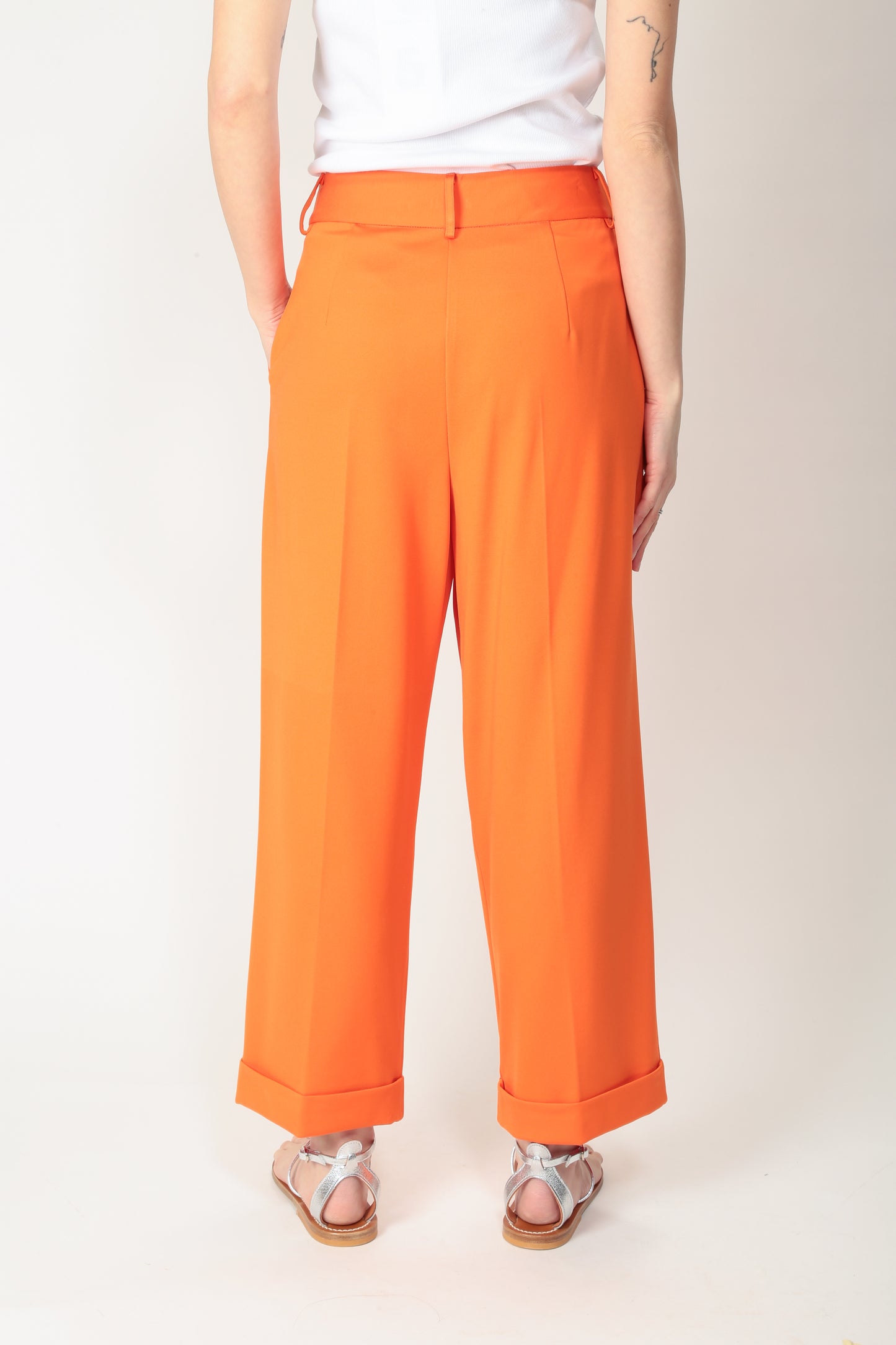 https://admin.shopify.com/store/gulieshop/products/15154416058717#:~:text=https%3A//www.gulieshop.it%20%E2%80%BA%20products%20%E2%80%BA%20l%2Dconti%2Dpantalone%2Df4sm40%2D1