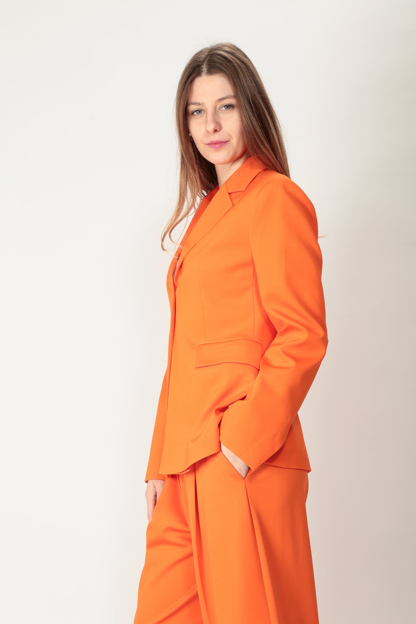 https://admin.shopify.com/store/gulieshop/products/15154416189789#:~:text=https%3A//www.gulieshop.it%20%E2%80%BA%20products%20%E2%80%BA%20l%2Dconti%2Dgiacca%2Dmonopetto%2Df4sm35