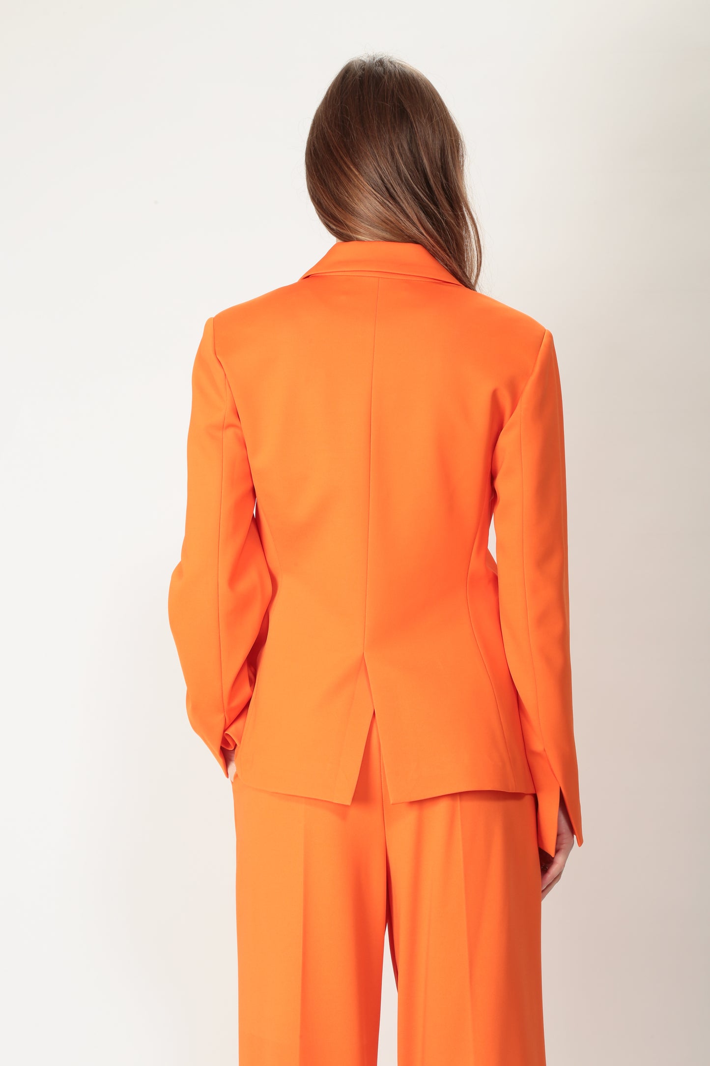 https://admin.shopify.com/store/gulieshop/products/15154416189789#:~:text=https%3A//www.gulieshop.it%20%E2%80%BA%20products%20%E2%80%BA%20l%2Dconti%2Dgiacca%2Dmonopetto%2Df4sm35