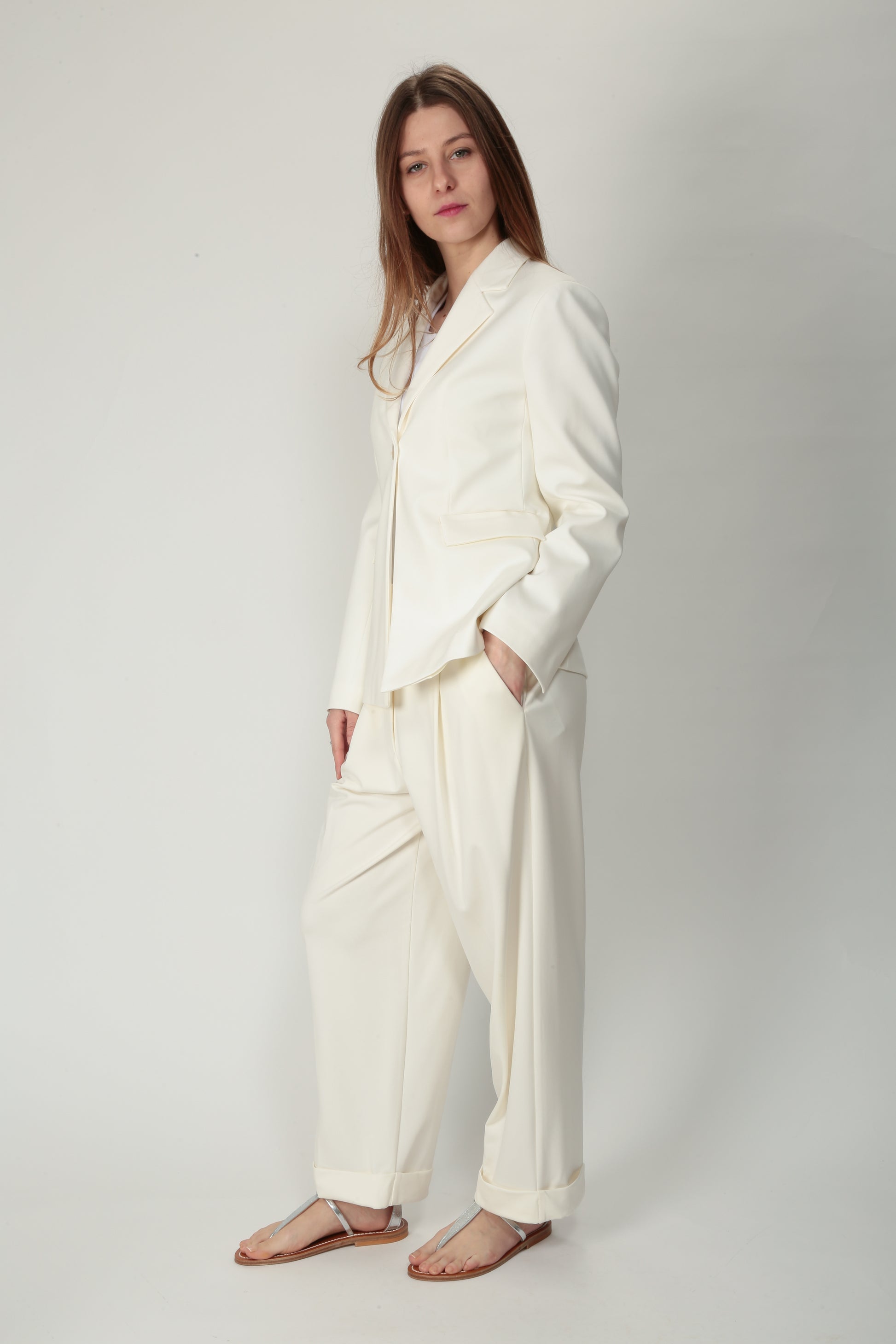 https://admin.shopify.com/store/gulieshop/products/15154416157021#:~:text=https%3A//www.gulieshop.it%20%E2%80%BA%20products%20%E2%80%BA%20l%2Dconti%2Dgiacca%2Df4sm35