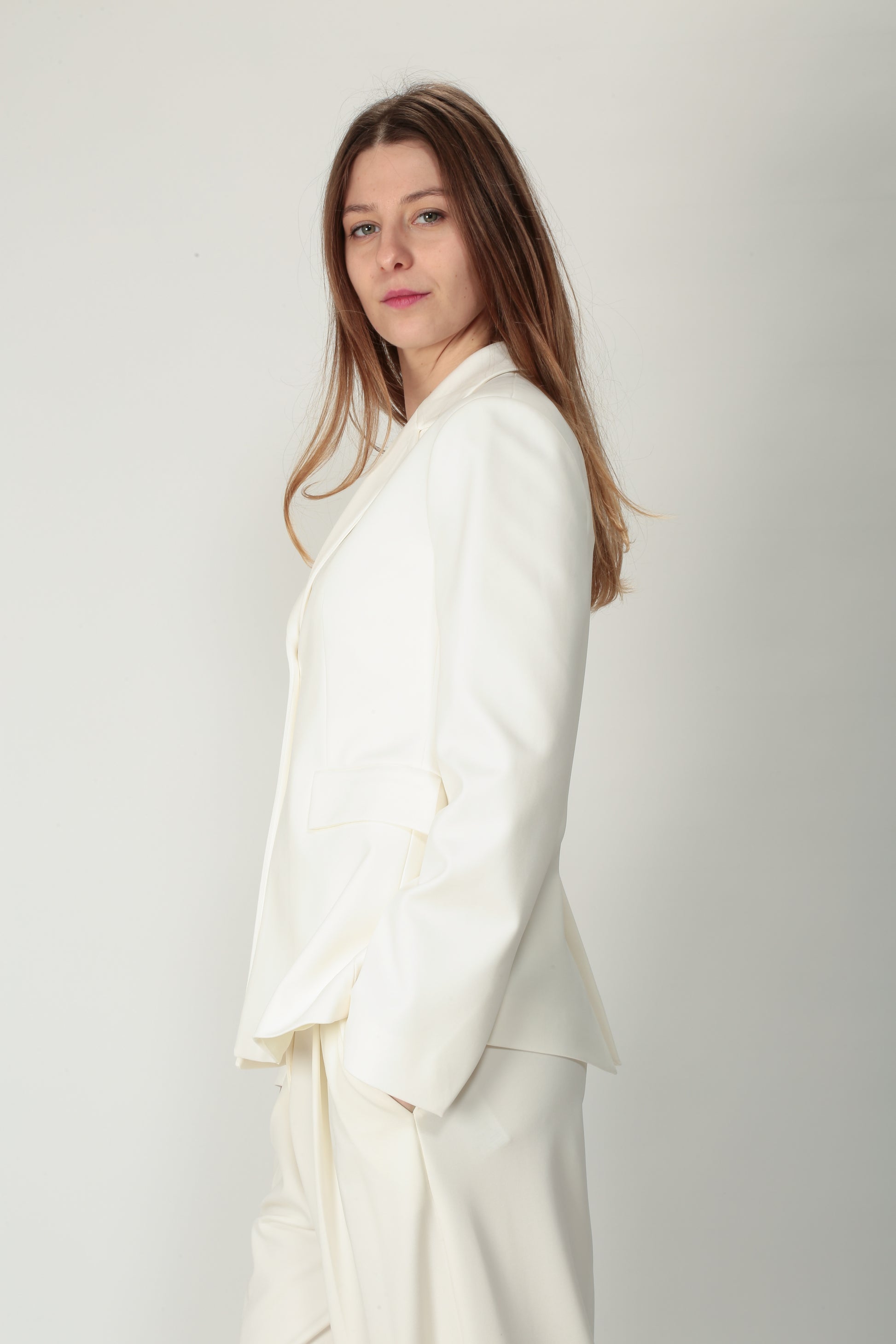 https://admin.shopify.com/store/gulieshop/products/15154416157021#:~:text=https%3A//www.gulieshop.it%20%E2%80%BA%20products%20%E2%80%BA%20l%2Dconti%2Dgiacca%2Df4sm35