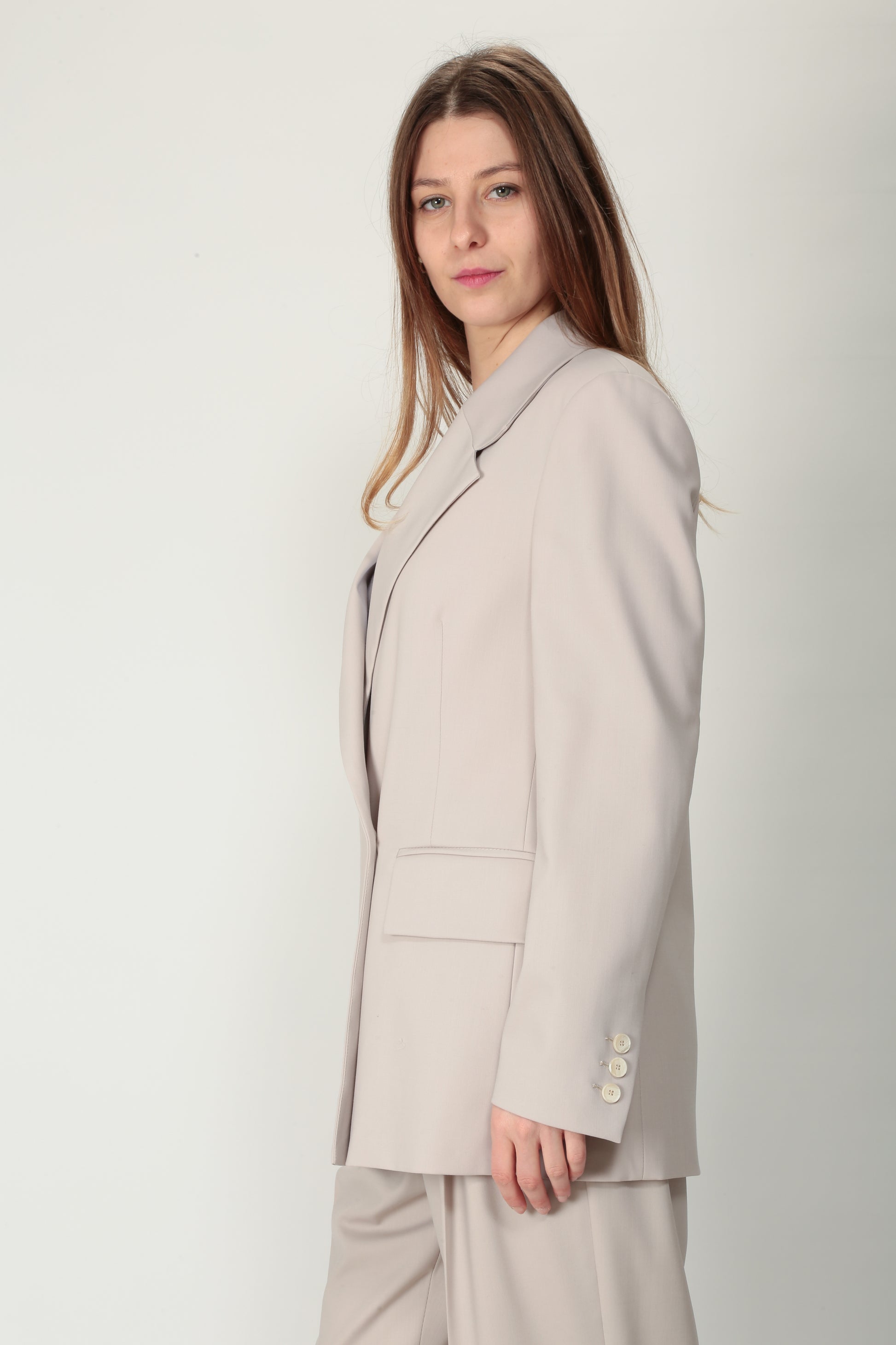 https://admin.shopify.com/store/gulieshop/products/15154415927645#:~:text=https%3A//www.gulieshop.it%20%E2%80%BA%20products%20%E2%80%BA%20l%2Dconti%2Dgiacca%2Da%2Dun%2Dpetto%2De%2Dmezzo%2Df4sp35