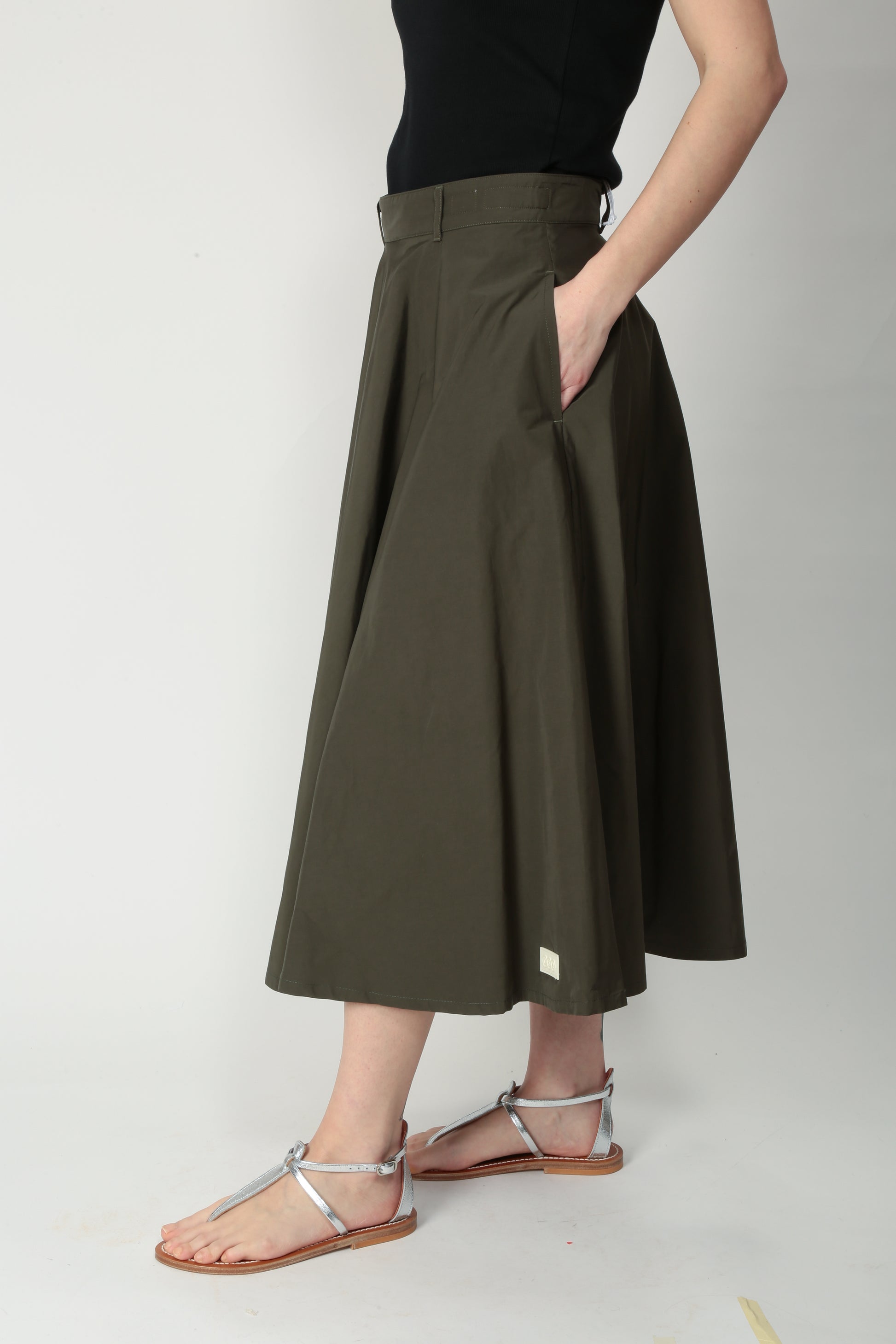 https://admin.shopify.com/store/gulieshop/products/15095553687901#:~:text=https%3A//www.gulieshop.it%20%E2%80%BA%20products%20%E2%80%BA%20department%2D5%2Dgonna%2Dmidi%2Dmore%2Ddg51250ddss0065083
