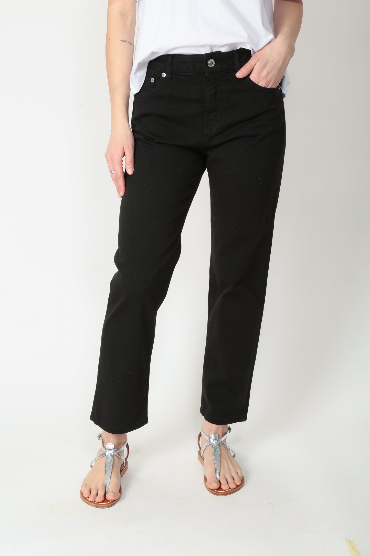https://admin.shopify.com/store/gulieshop/products/15095552606557#:~:text=https%3A//www.gulieshop.it%20%E2%80%BA%20products%20%E2%80%BA%20department%2D5%2Djeans%2Dregular%2Dadid%2Ddp57450d1ds0004376