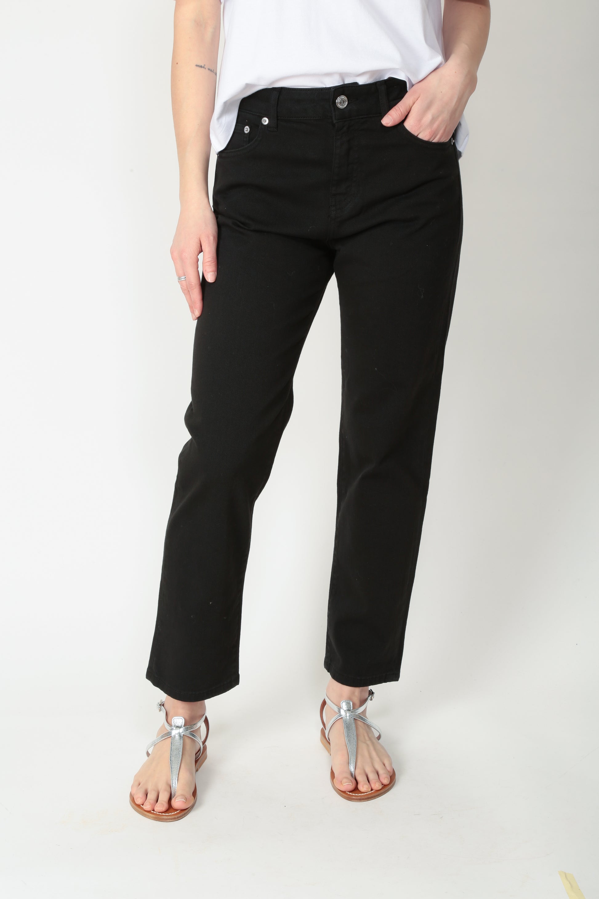 https://admin.shopify.com/store/gulieshop/products/15095552606557#:~:text=https%3A//www.gulieshop.it%20%E2%80%BA%20products%20%E2%80%BA%20department%2D5%2Djeans%2Dregular%2Dadid%2Ddp57450d1ds0004376