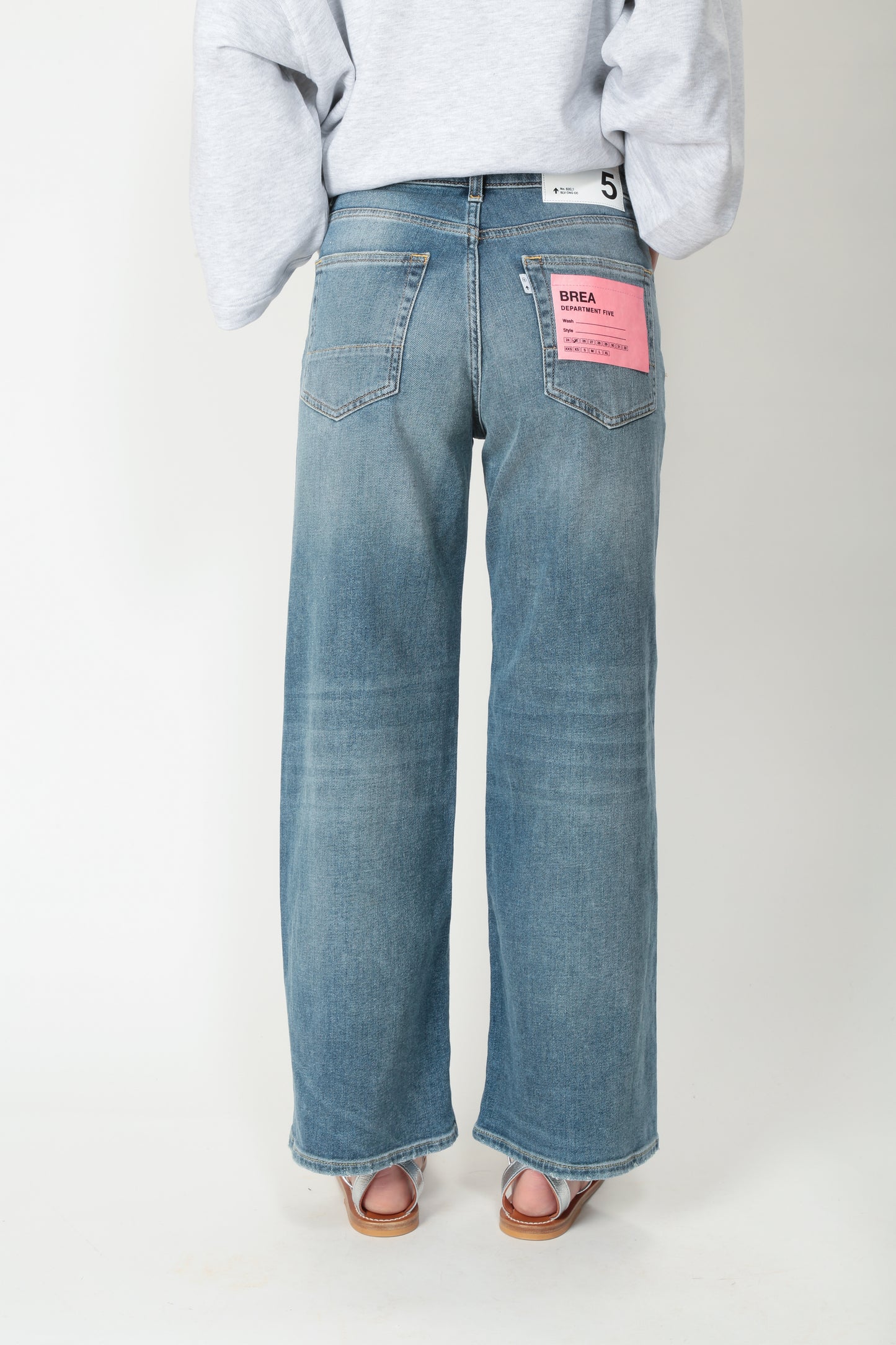 https://admin.shopify.com/store/gulieshop/products/15095554474333#:~:text=https%3A//www.gulieshop.it%20%E2%80%BA%20products%20%E2%80%BA%20department%2D5%2Djeans%2Dgamba%2Dlarga%2Dbrea%2Ddp53550d2ds0064%2D422