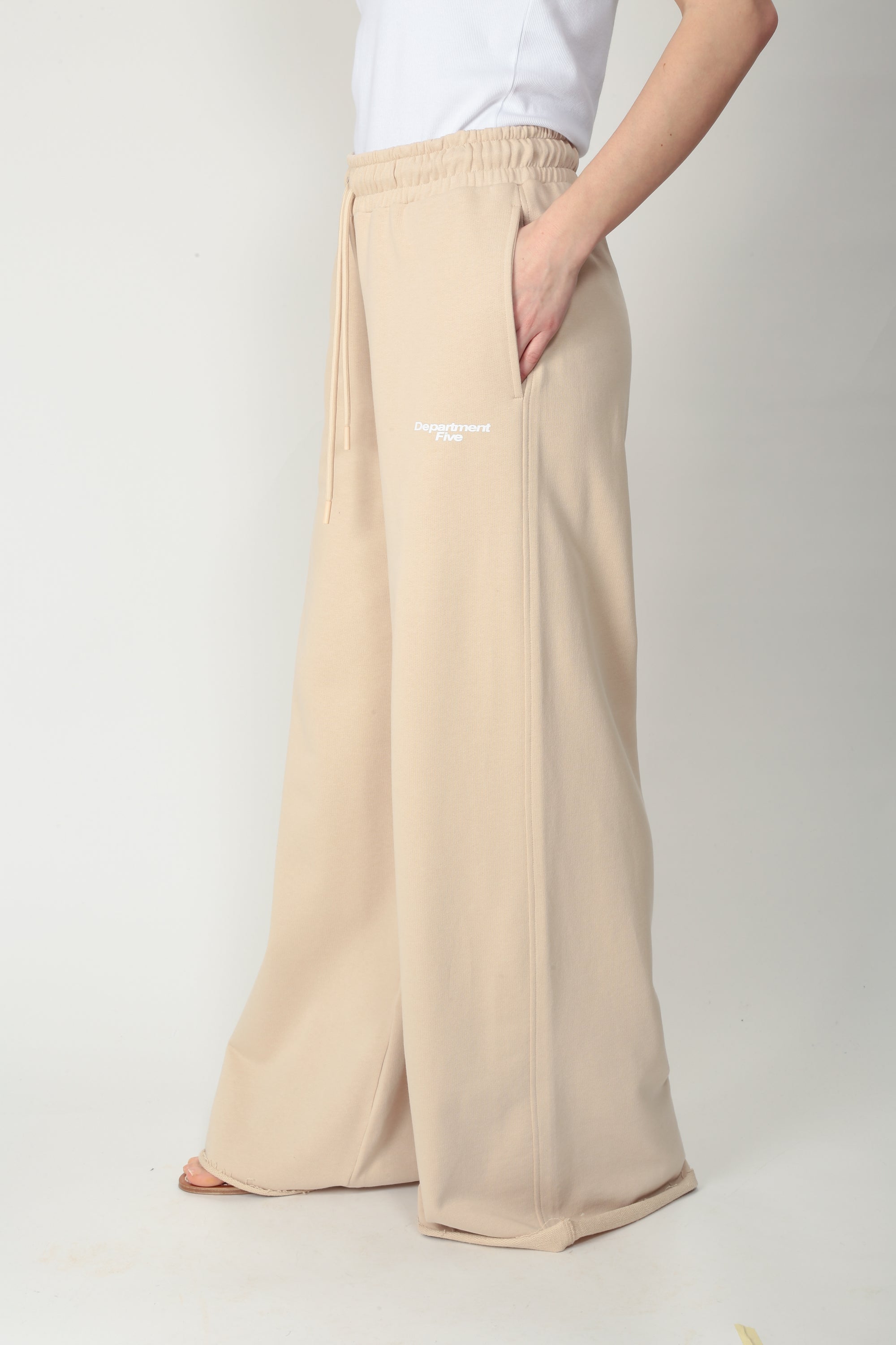 https://admin.shopify.com/store/gulieshop/products/15095552377181#:~:text=https%3A//www.gulieshop.it%20%E2%80%BA%20products%20%E2%80%BA%20department%2D5%2Dpantalone%2Djogger%2Dulco%2Ddp59650d2ff0026000p70