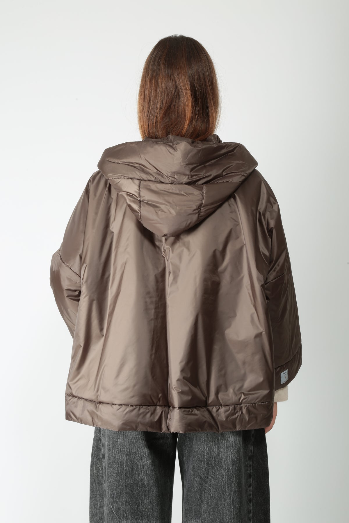 https://admin.shopify.com/store/gulieshop/products/16409619693917#:~:text=https%3A//www.gulieshop.it%20%E2%80%BA%20products%20%E2%80%BA%20maxmara%2Dthe%2Dcube%2Dpiumino%2Dcorto%2Dcon%2Dcappuccio%2Dmtcfiore