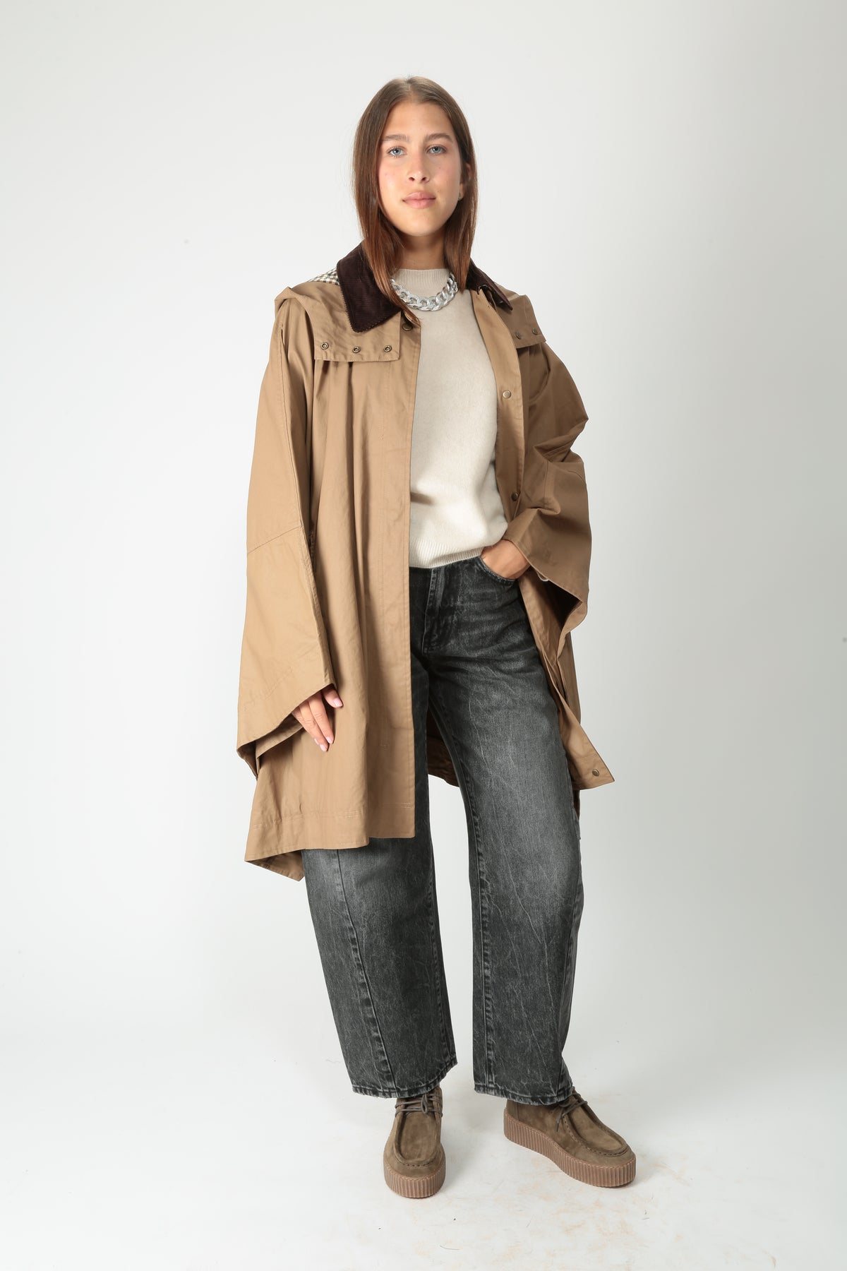 https://admin.shopify.com/store/gulieshop/products/16416817348957#:~:text=https%3A//www.gulieshop.it%20%E2%80%BA%20products%20%E2%80%BA%20solotre%2Dmantella%2Dcon%2Dcappuccio%2Dm1ac0025