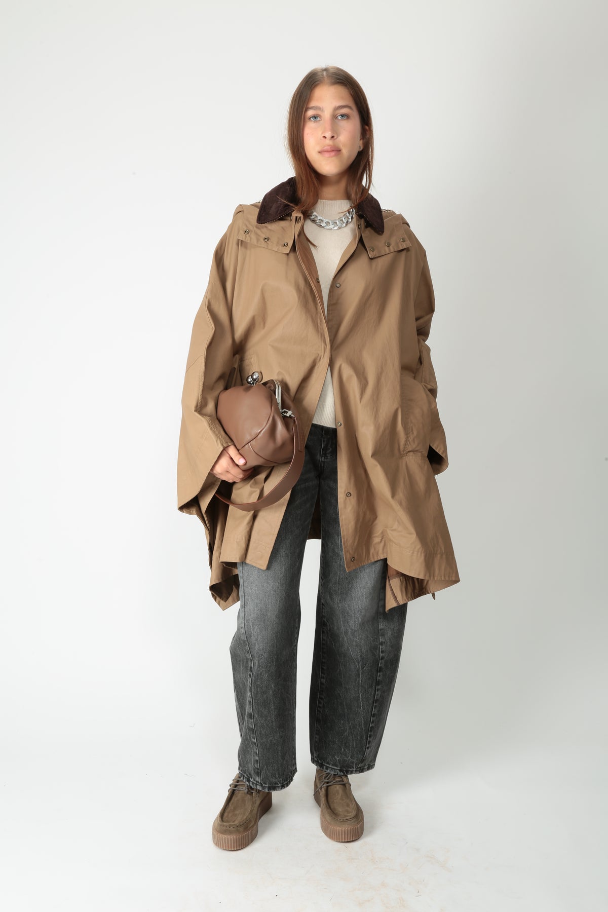 https://admin.shopify.com/store/gulieshop/products/16416817348957#:~:text=https%3A//www.gulieshop.it%20%E2%80%BA%20products%20%E2%80%BA%20solotre%2Dmantella%2Dcon%2Dcappuccio%2Dm1ac0025