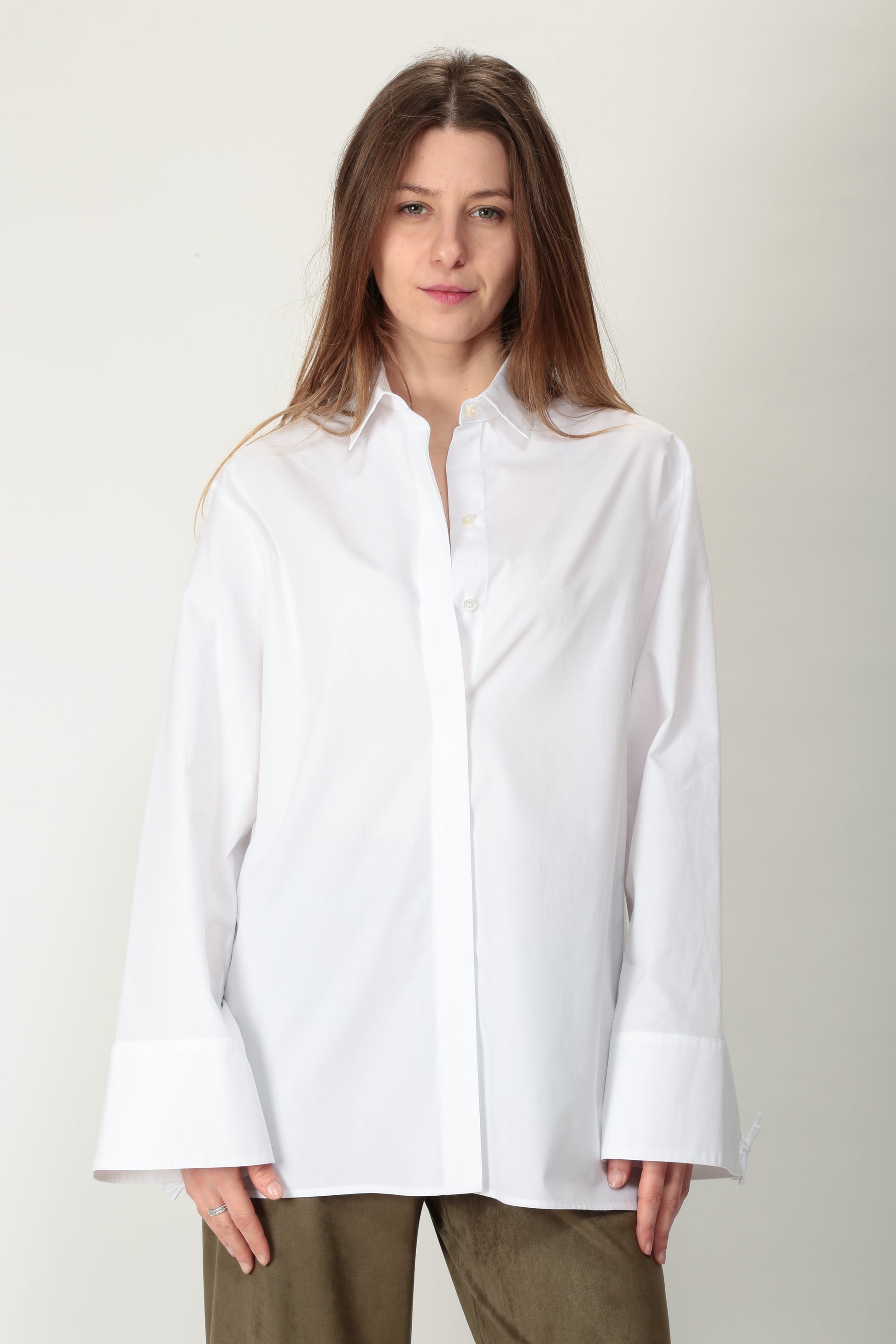https://admin.shopify.com/store/gulieshop/products/15112699674973#:~:text=https%3A//www.gulieshop.it%20%E2%80%BA%20products%20%E2%80%BA%20s%2Dmaxmara%2Dcamicia%2Din%2Dcotone%2Dmarte