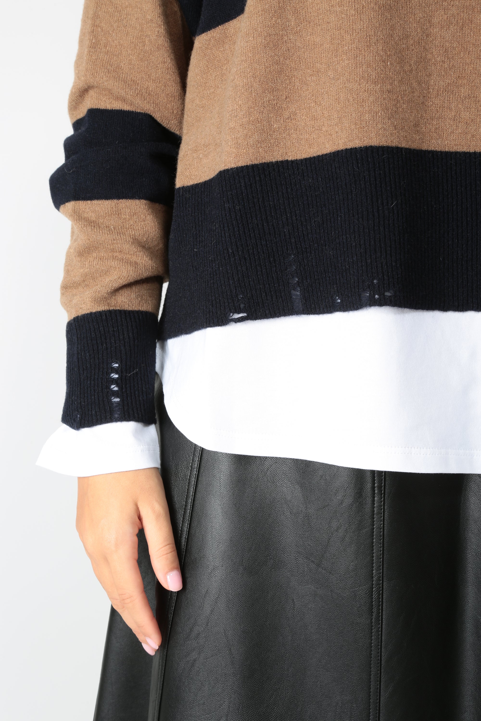 https://admin.shopify.com/store/gulieshop/products/16448338559325#:~:text=https%3A//www.gulieshop.it%20%E2%80%BA%20products%20%E2%80%BA%20jei%2Do%2Dlaboratorio%2Dmaglia%2Dmisto%2Dlana%2D4718