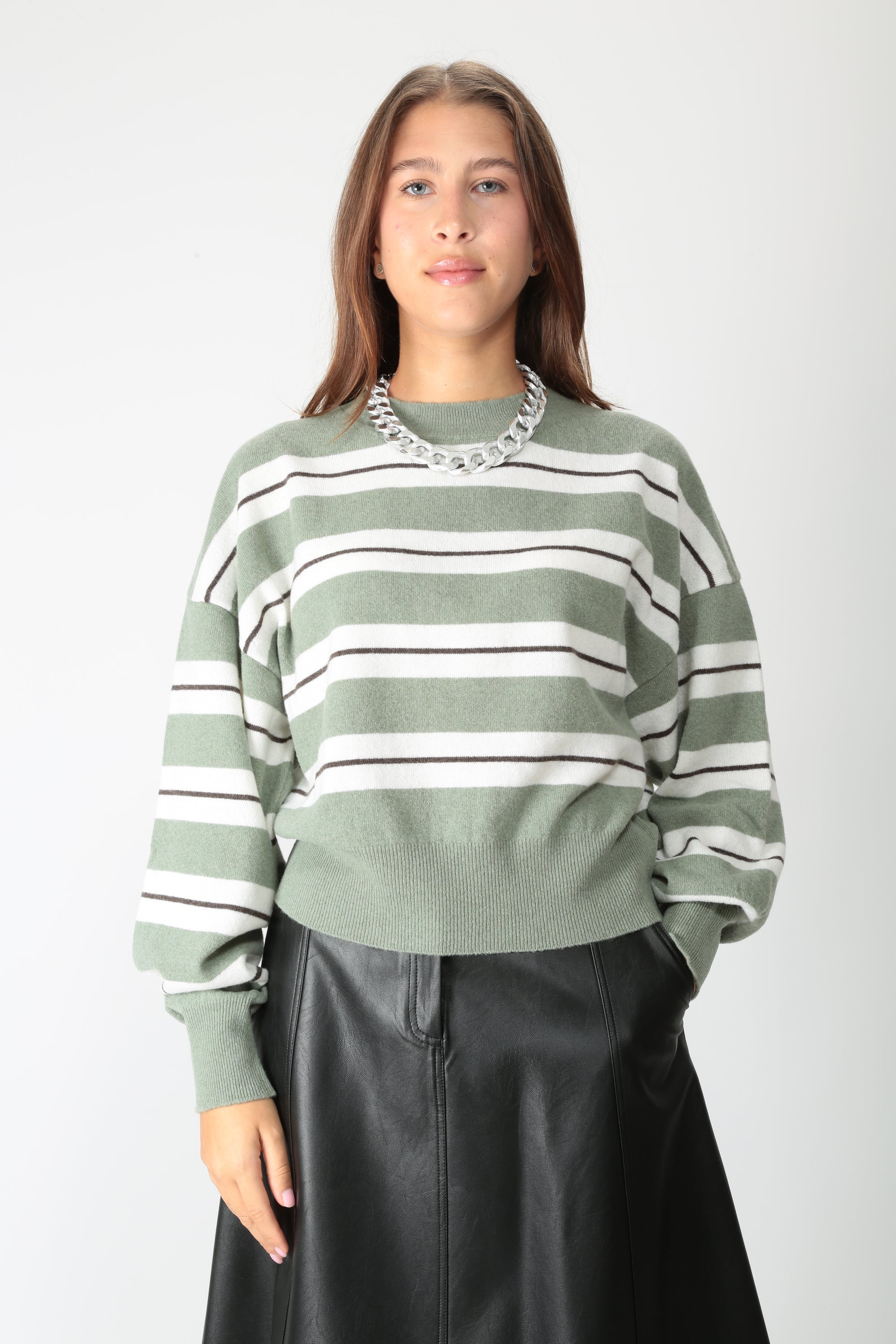 https://admin.shopify.com/store/gulieshop/products/16448338821469#:~:text=https%3A//www.gulieshop.it%20%E2%80%BA%20products%20%E2%80%BA%20jei%2Do%2Dlabratorio%2Dmaglia%2Da%2Drighe%2D4719