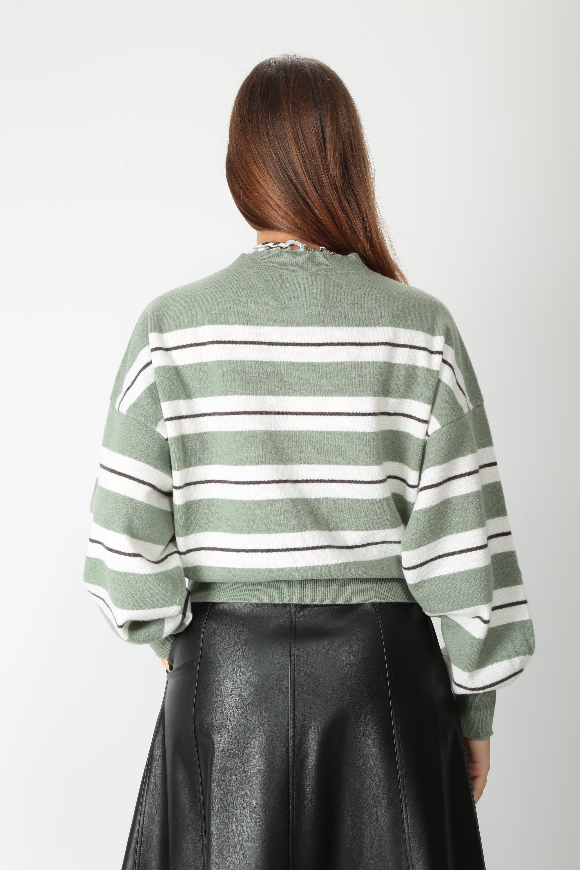 https://admin.shopify.com/store/gulieshop/products/16448338821469#:~:text=https%3A//www.gulieshop.it%20%E2%80%BA%20products%20%E2%80%BA%20jei%2Do%2Dlabratorio%2Dmaglia%2Da%2Drighe%2D4719