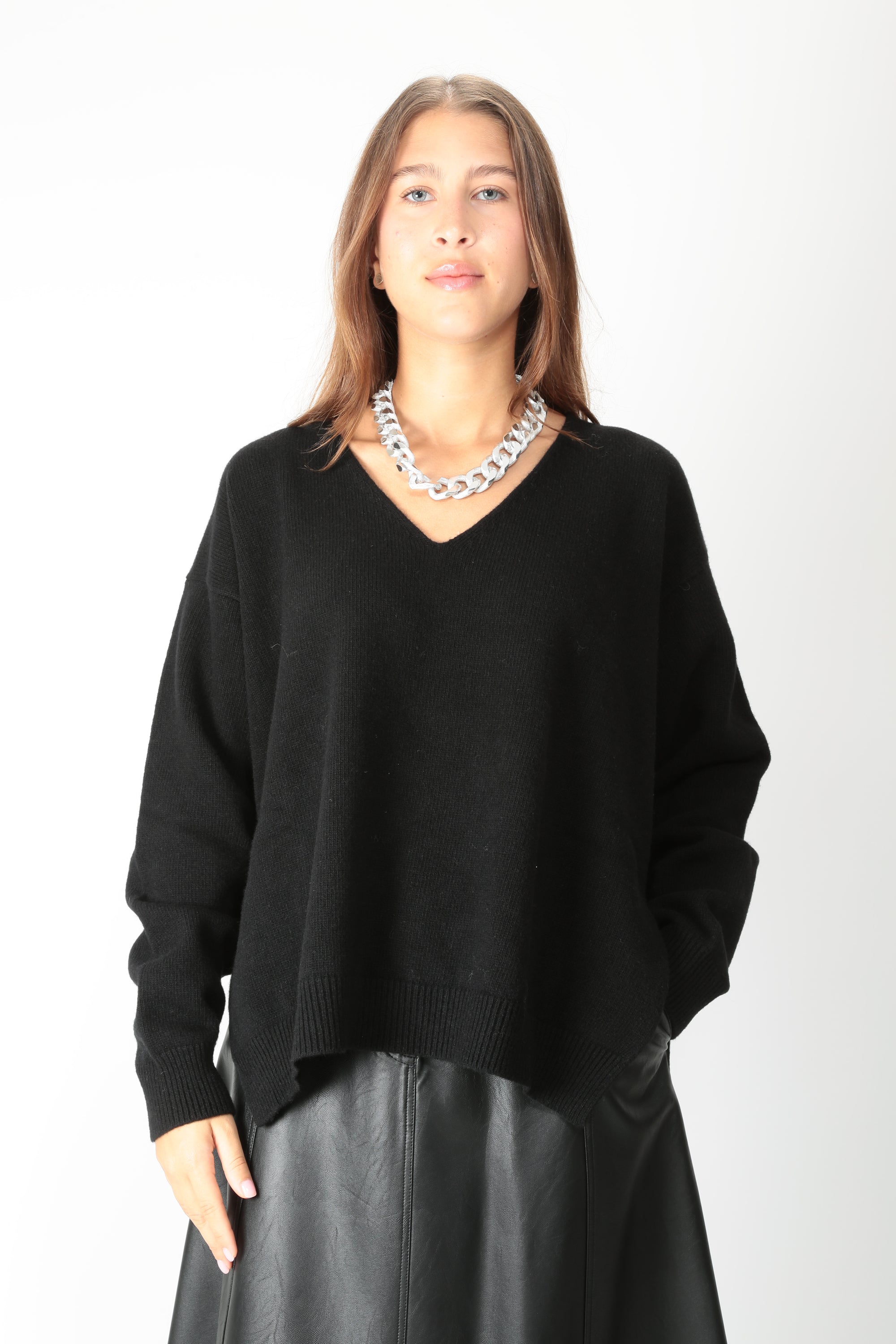 https://admin.shopify.com/store/gulieshop/products/16448339968349#:~:text=https%3A//www.gulieshop.it%20%E2%80%BA%20products%20%E2%80%BA%20jei%2Do%2Dlaboratorio%2Dmaglia%2Dscollo%2Da%2Dv%2D4722