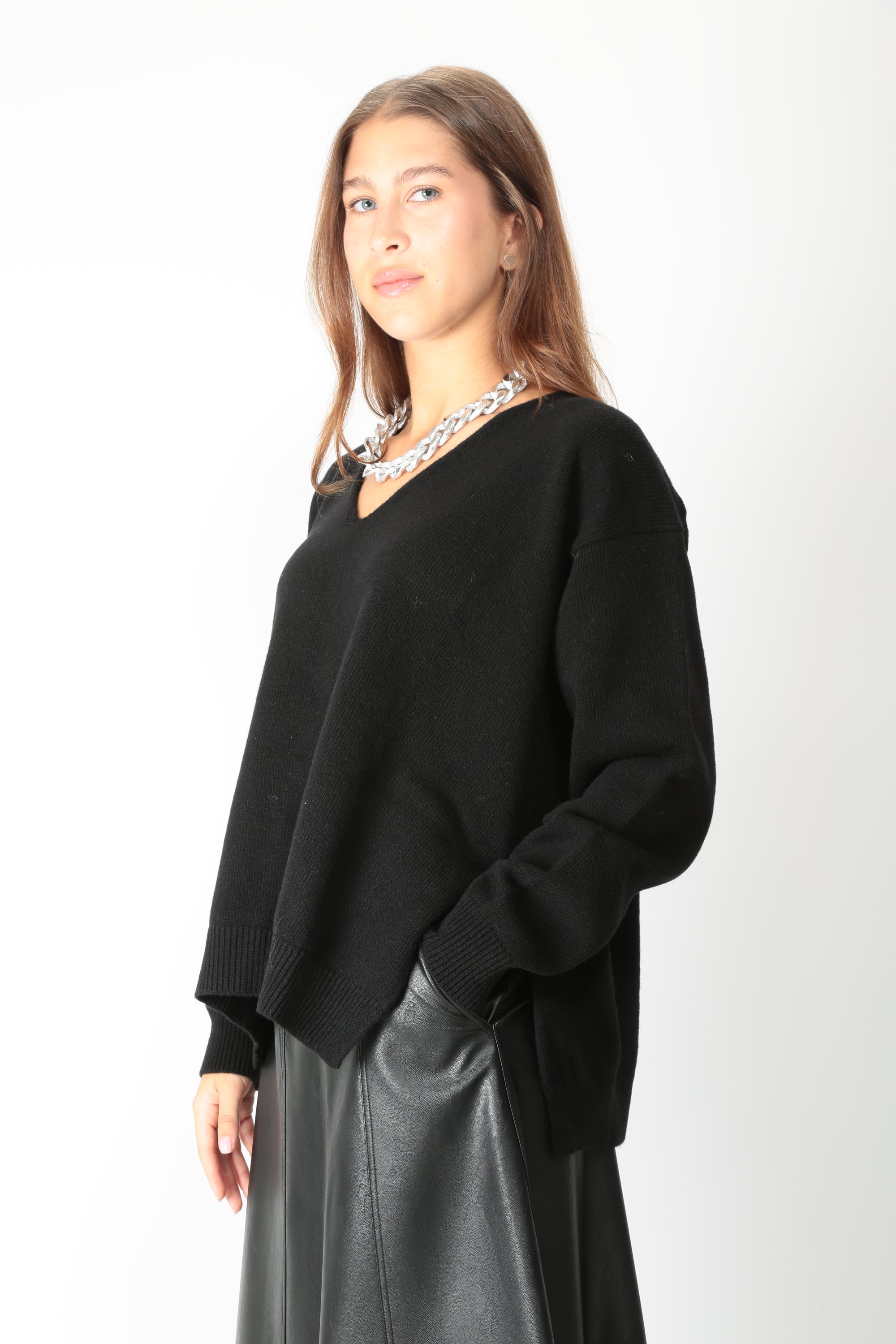 https://admin.shopify.com/store/gulieshop/products/16448339968349#:~:text=https%3A//www.gulieshop.it%20%E2%80%BA%20products%20%E2%80%BA%20jei%2Do%2Dlaboratorio%2Dmaglia%2Dscollo%2Da%2Dv%2D4722