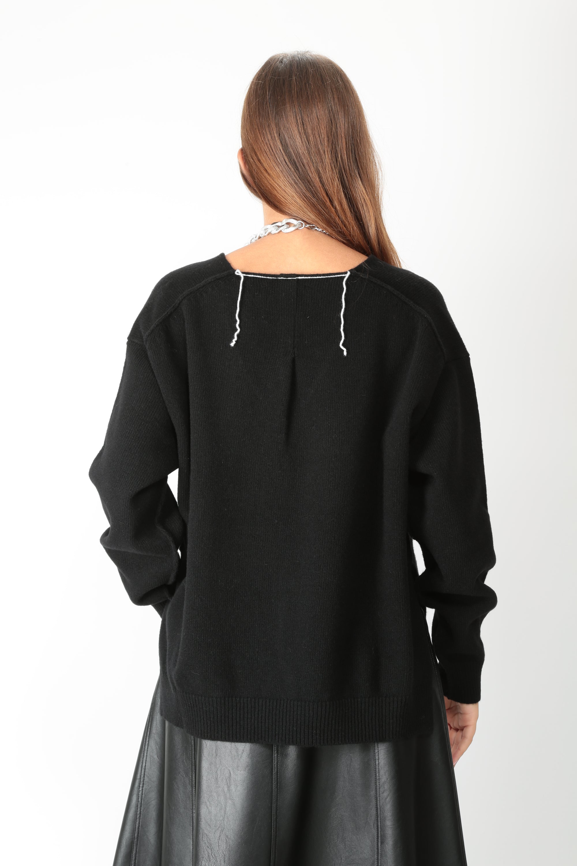 https://admin.shopify.com/store/gulieshop/products/16448339968349#:~:text=https%3A//www.gulieshop.it%20%E2%80%BA%20products%20%E2%80%BA%20jei%2Do%2Dlaboratorio%2Dmaglia%2Dscollo%2Da%2Dv%2D4722