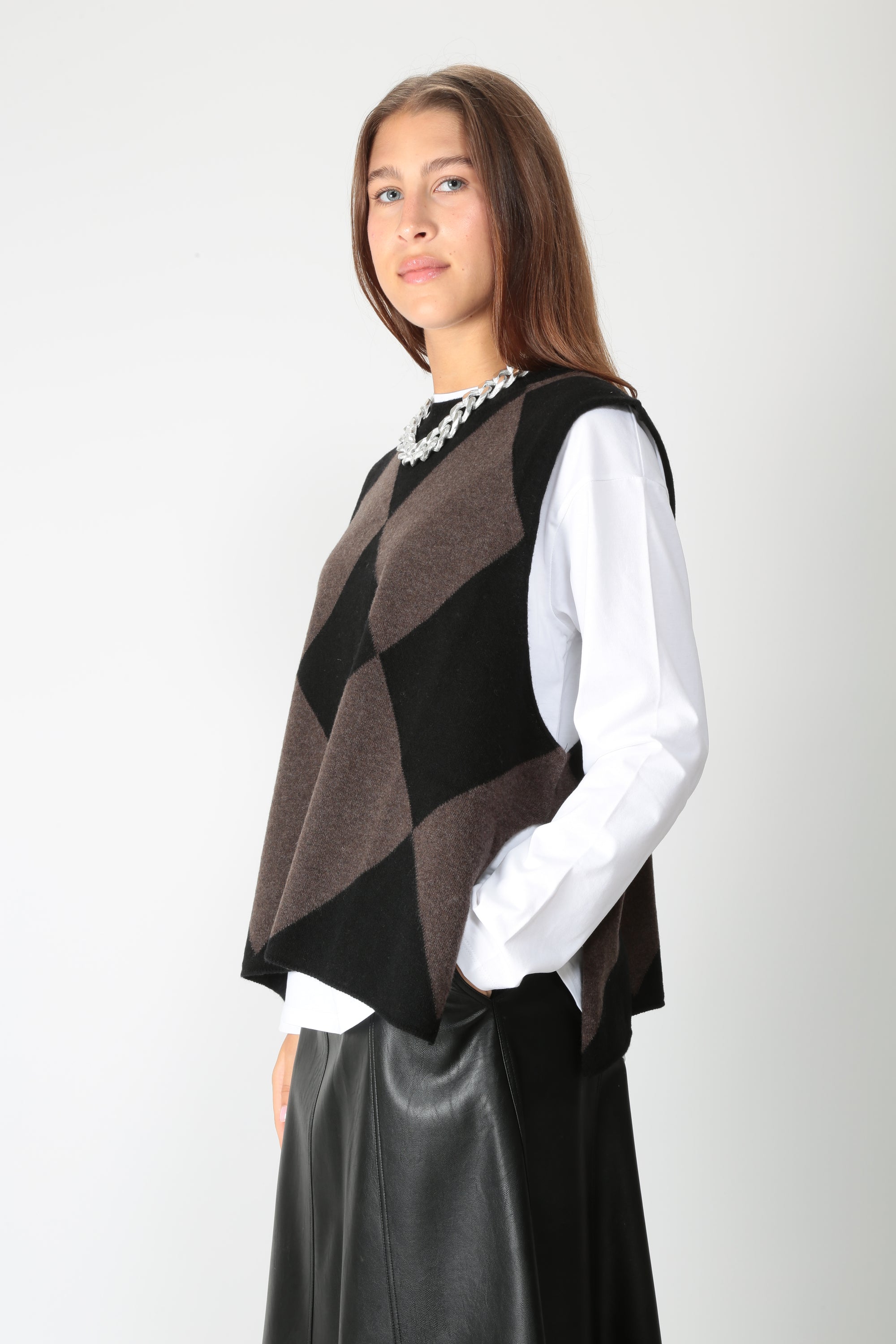 https://admin.shopify.com/store/gulieshop/products/16448339181917#:~:text=https%3A//www.gulieshop.it%20%E2%80%BA%20products%20%E2%80%BA%20jei%2Do%2Dlaboratorio%2Dgilet%2Dmisto%2Dlana%2D4717