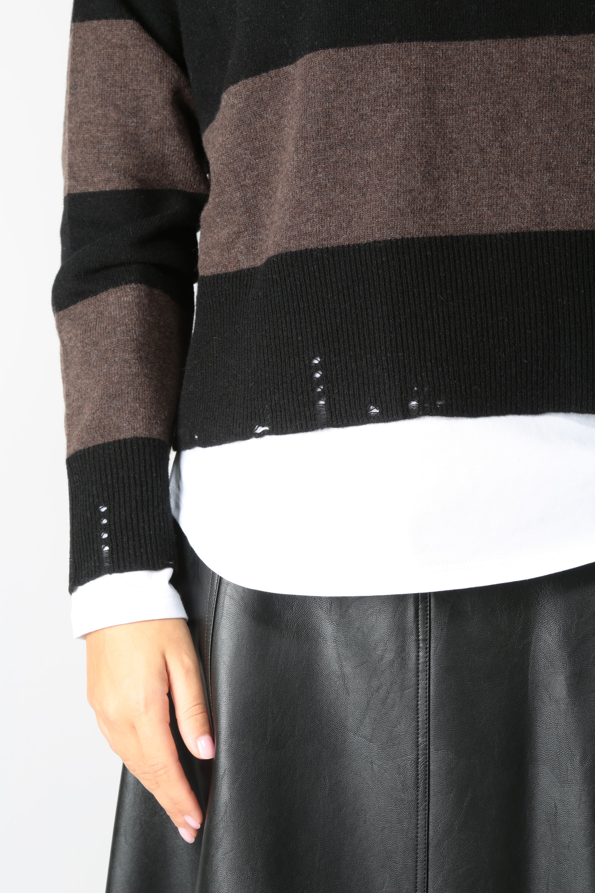 https://admin.shopify.com/store/gulieshop/products/16448338690397#:~:text=https%3A//www.gulieshop.it%20%E2%80%BA%20products%20%E2%80%BA%20jei%2Do%2Dlaboratorio%2Dmaglia%2Dmisto%2Dlana%2D4719