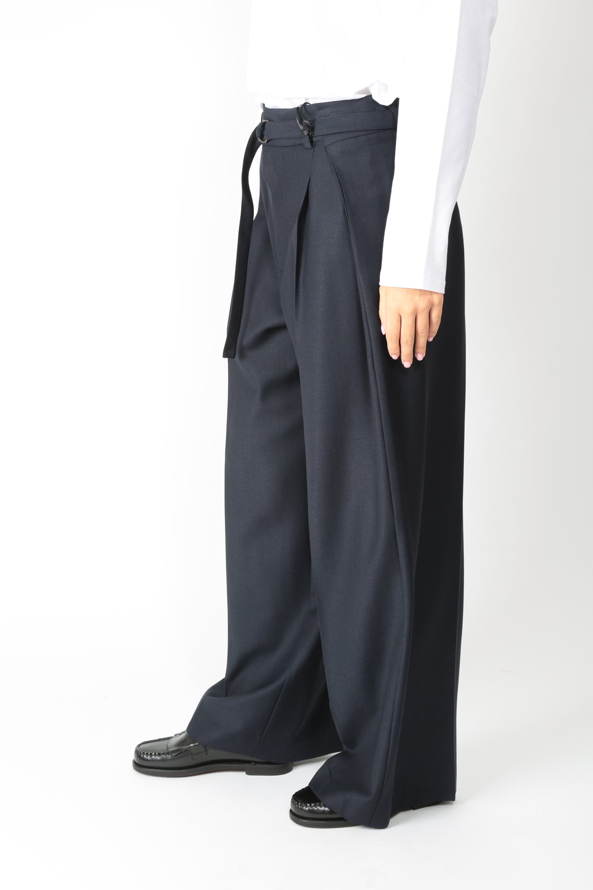 https://admin.shopify.com/store/gulieshop/products/16416817021277#:~:text=https%3A//www.gulieshop.it%20%E2%80%BA%20products%20%E2%80%BA%20solotre%2Dpantalone%2Dcon%2Dpinces%2Dm1ac0060