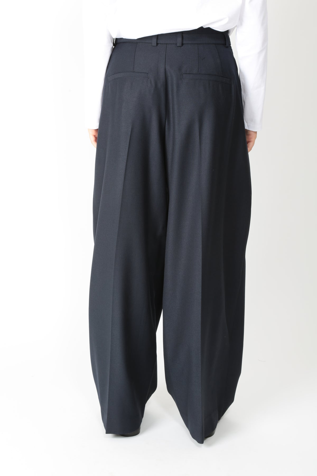https://admin.shopify.com/store/gulieshop/products/16416817021277#:~:text=https%3A//www.gulieshop.it%20%E2%80%BA%20products%20%E2%80%BA%20solotre%2Dpantalone%2Dcon%2Dpinces%2Dm1ac0060