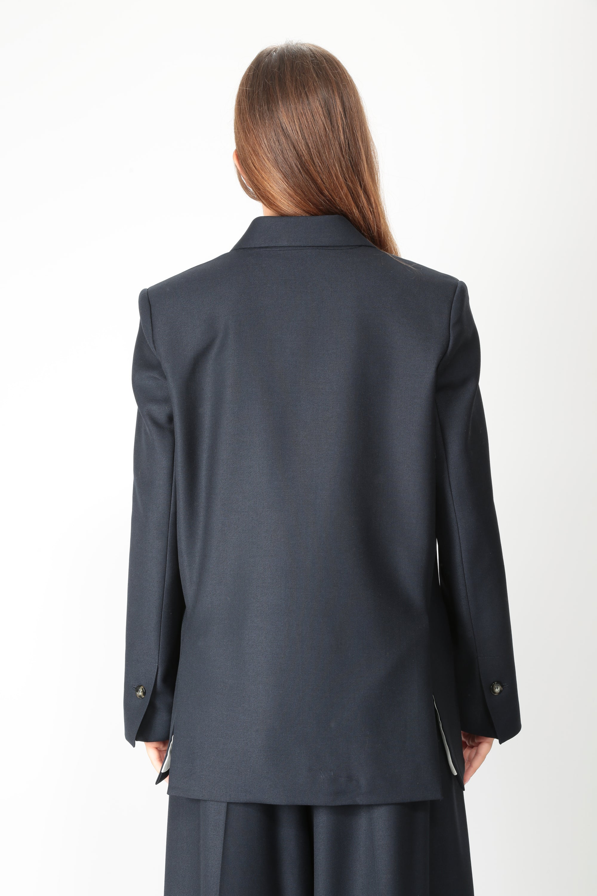 https://admin.shopify.com/store/gulieshop/products/16416816988509#:~:text=https%3A//www.gulieshop.it%20%E2%80%BA%20products%20%E2%80%BA%20solotre%2Dgiacca%2Ddoppiopetto%2Dm1ac0042