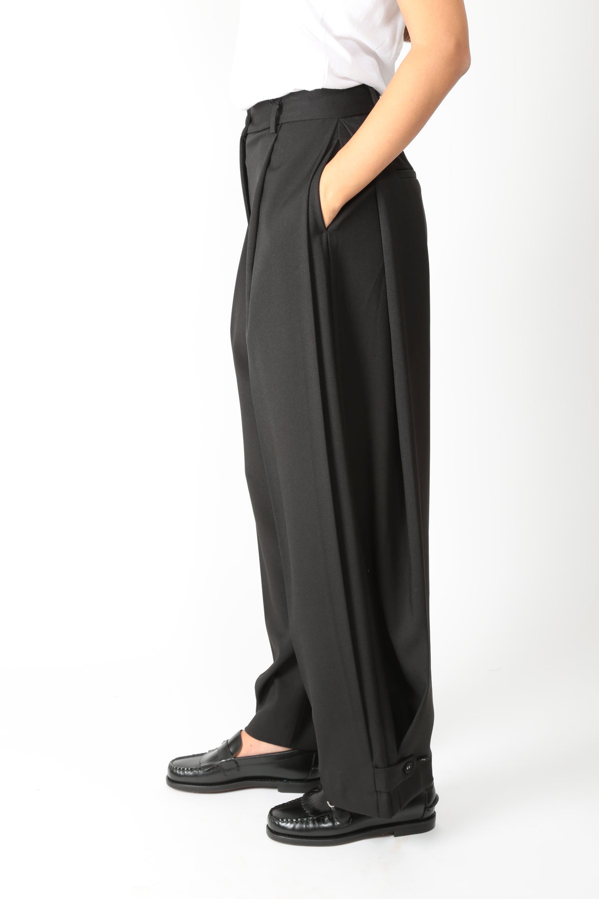 https://admin.shopify.com/store/gulieshop/products/16416821444957#:~:text=https%3A//www.gulieshop.it%20%E2%80%BA%20products%20%E2%80%BA%20solotre%2Dpantalone%2Dampio%2Dm1ac0102%2D1