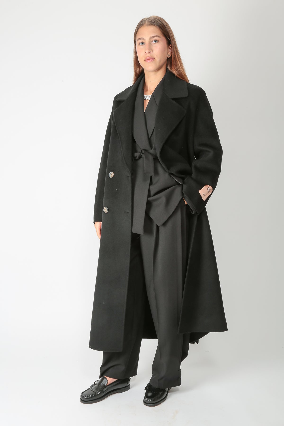 https://admin.shopify.com/store/gulieshop/products/16416817381725#:~:text=https%3A//www.gulieshop.it%20%E2%80%BA%20products%20%E2%80%BA%20solotre%2Dcappotto%2Da%2Dvestaglia%2Dm1ac0001