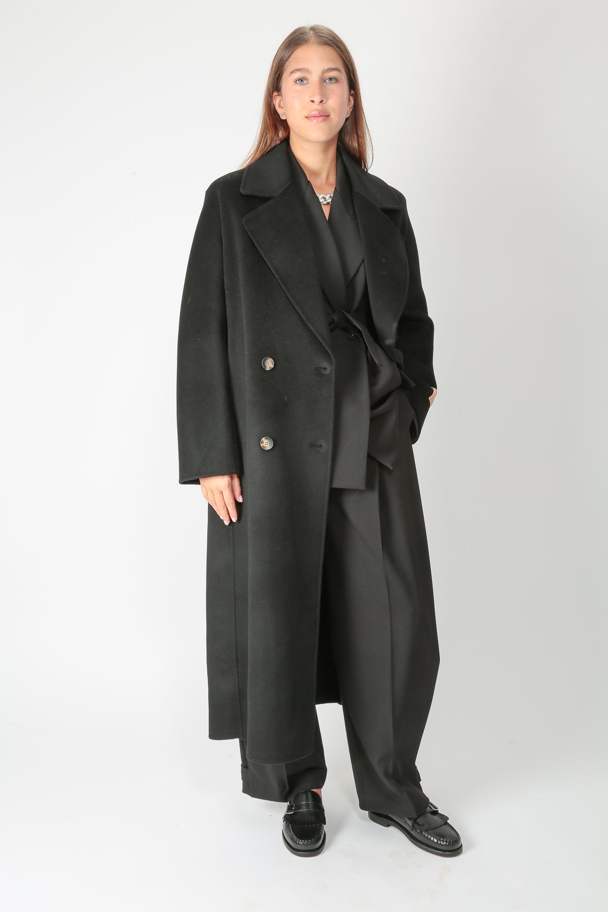 https://admin.shopify.com/store/gulieshop/products/16416817381725#:~:text=https%3A//www.gulieshop.it%20%E2%80%BA%20products%20%E2%80%BA%20solotre%2Dcappotto%2Da%2Dvestaglia%2Dm1ac0001