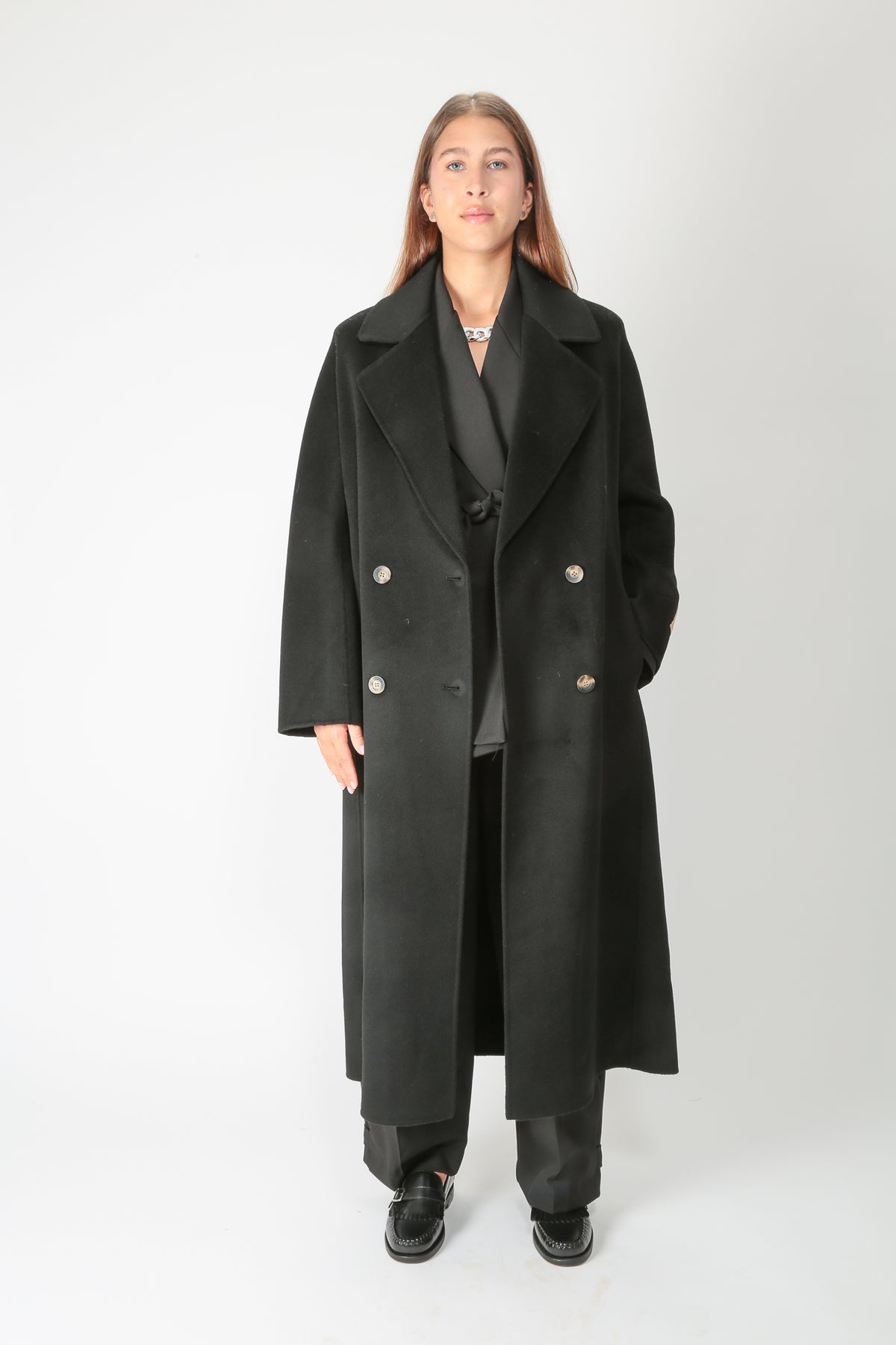 https://admin.shopify.com/store/gulieshop/products/16416817381725#:~:text=https%3A//www.gulieshop.it%20%E2%80%BA%20products%20%E2%80%BA%20solotre%2Dcappotto%2Da%2Dvestaglia%2Dm1ac0001