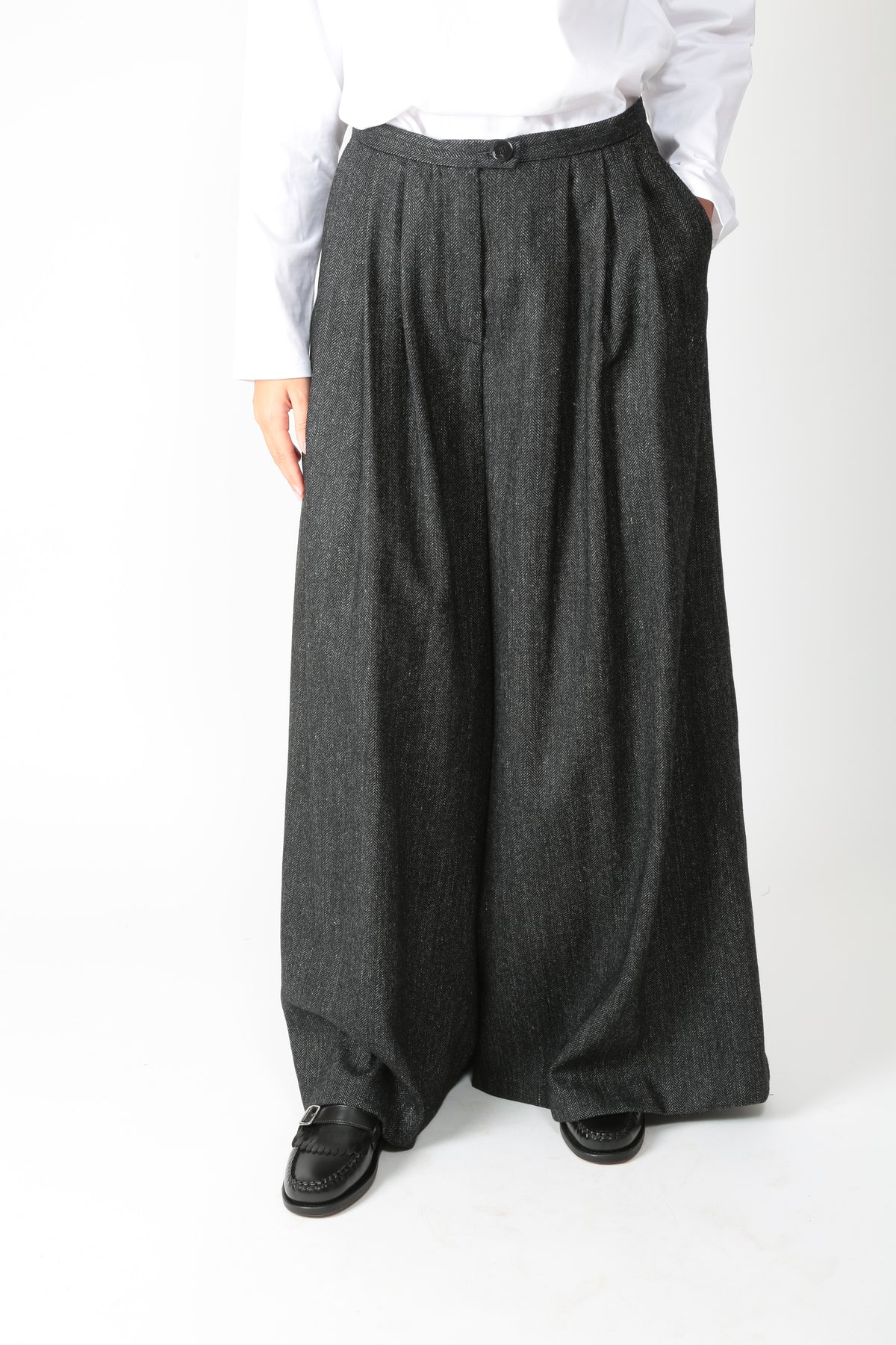 https://admin.shopify.com/store/gulieshop/products/16416817086813#:~:text=https%3A//www.gulieshop.it%20%E2%80%BA%20products%20%E2%80%BA%20solotre%2Dpantalone%2Dspinato%2Dm1ac0041